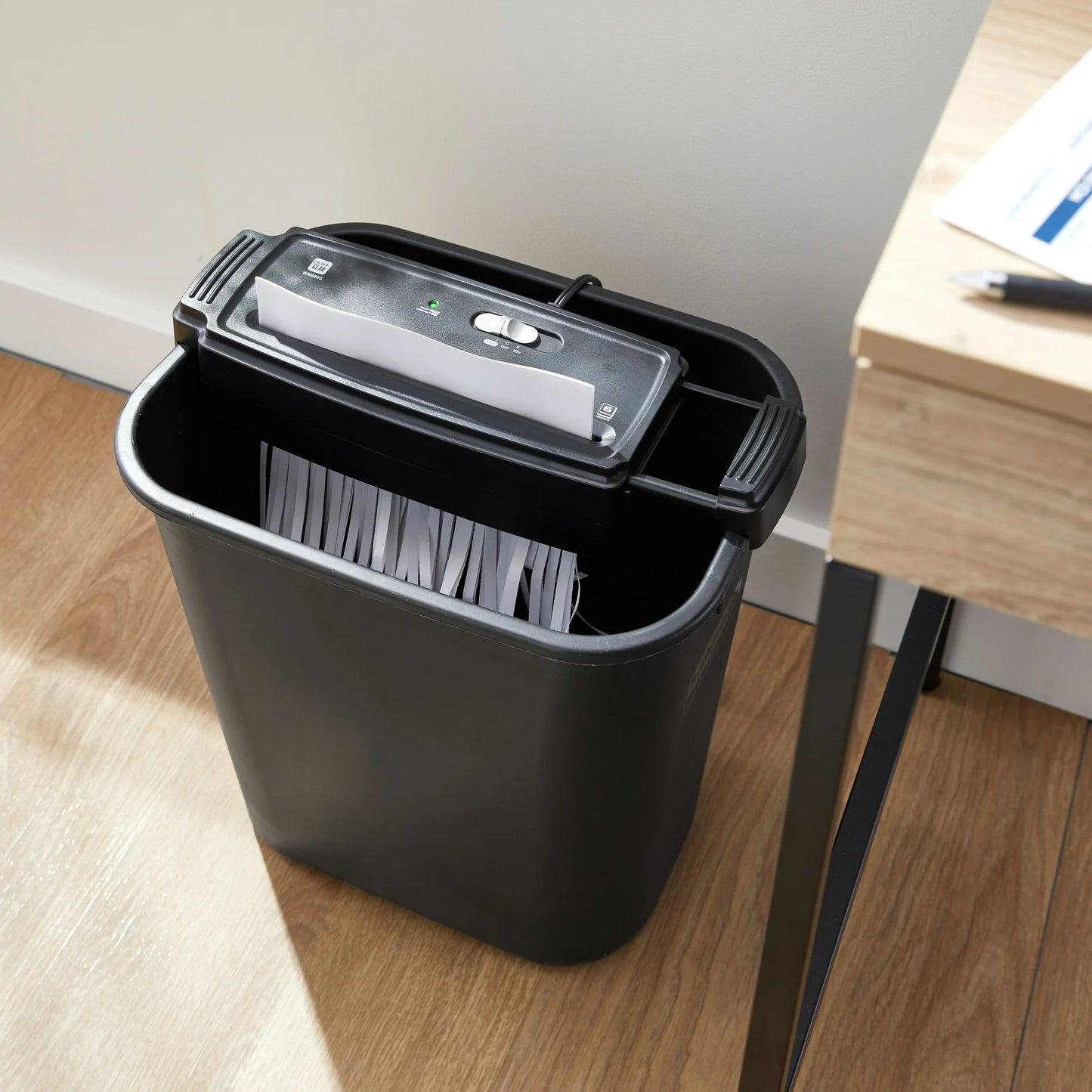 Pen+Gear 6-Sheet Strip Cut Credit Card & Paper Shredder, Black