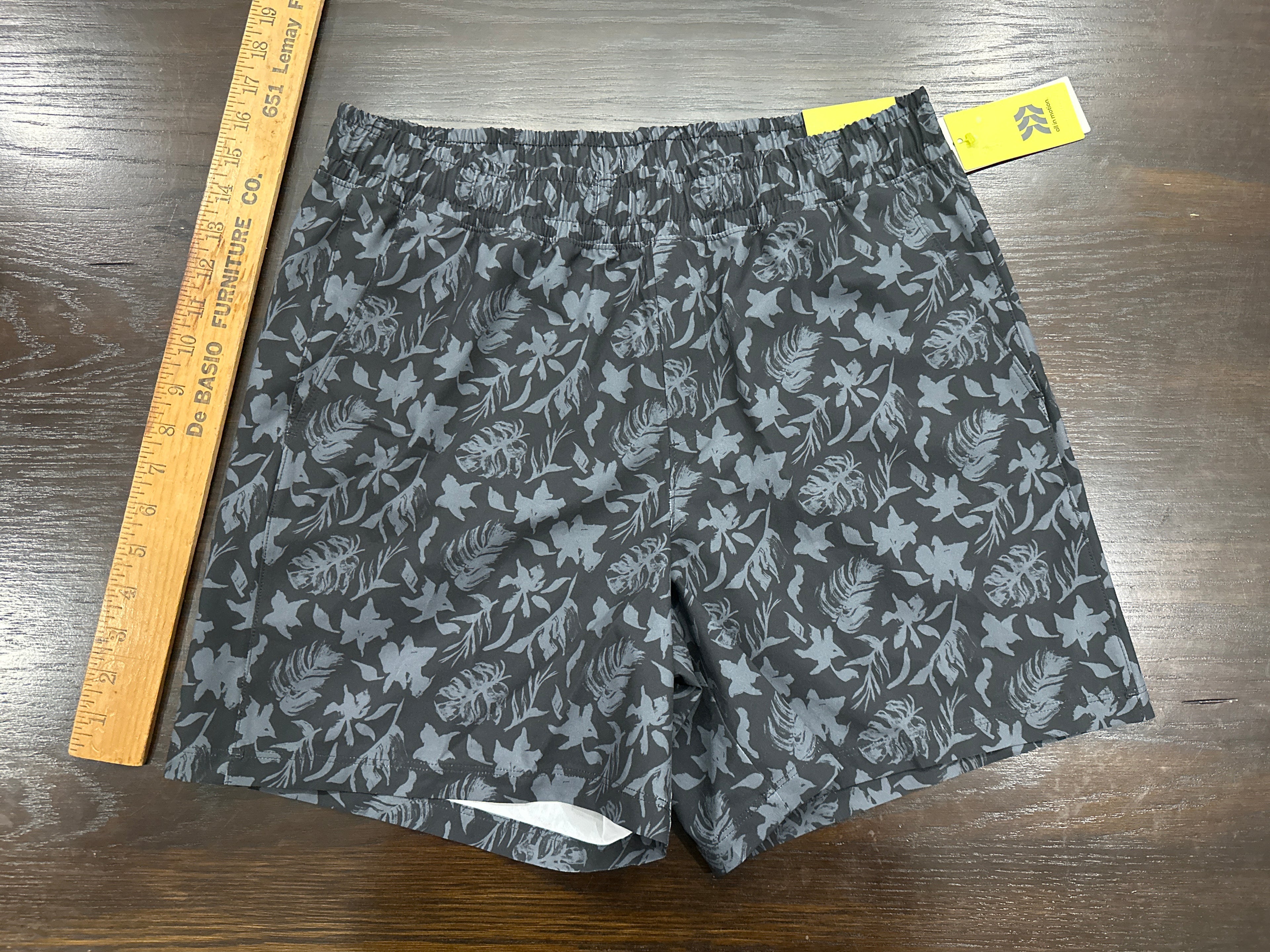 All in Motion Men’s Hybrid Shorts 6" Inseam Size Medium