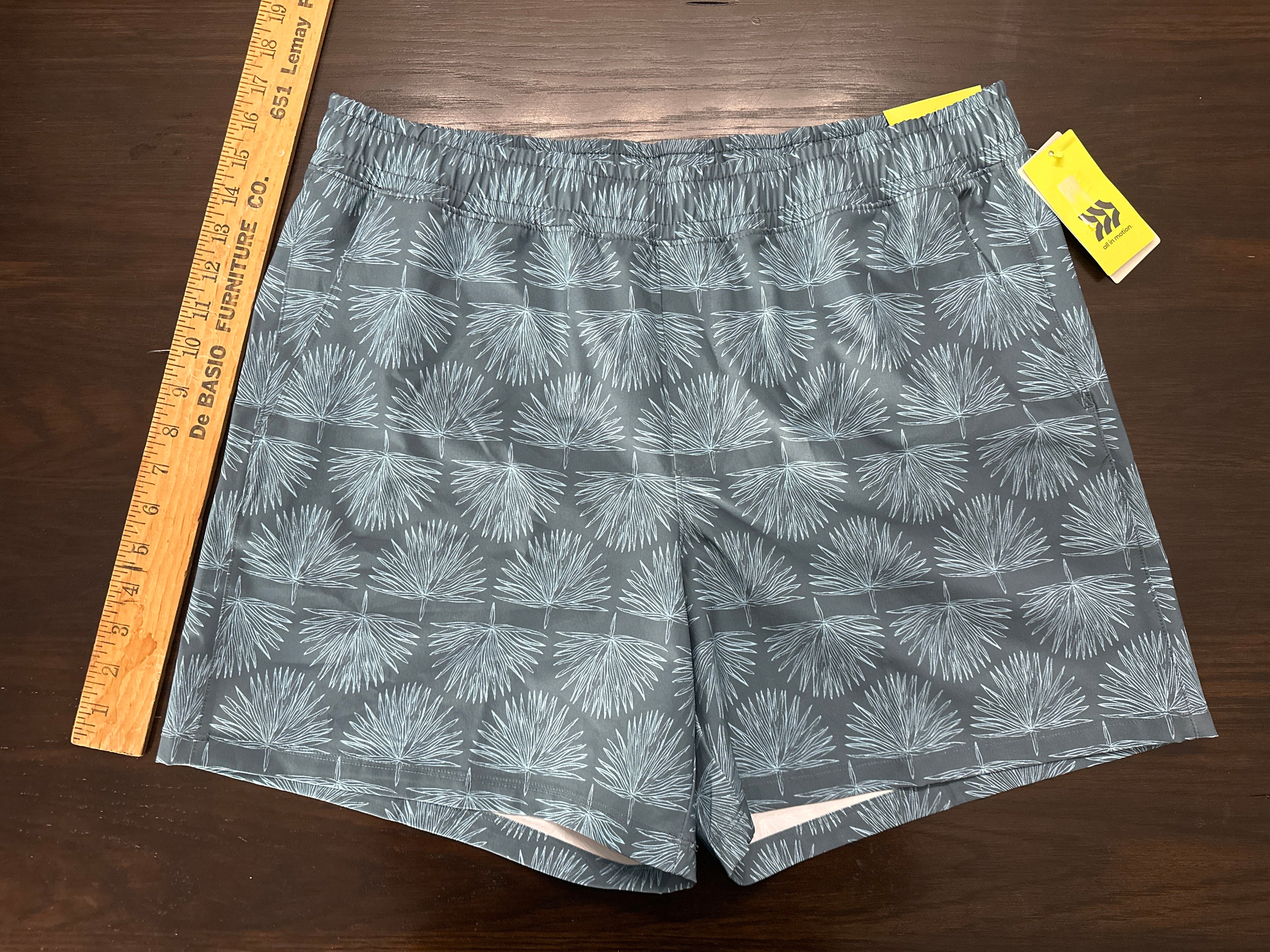All in Motion Men's Hybrid Shorts 6 Blue Palm Print Large