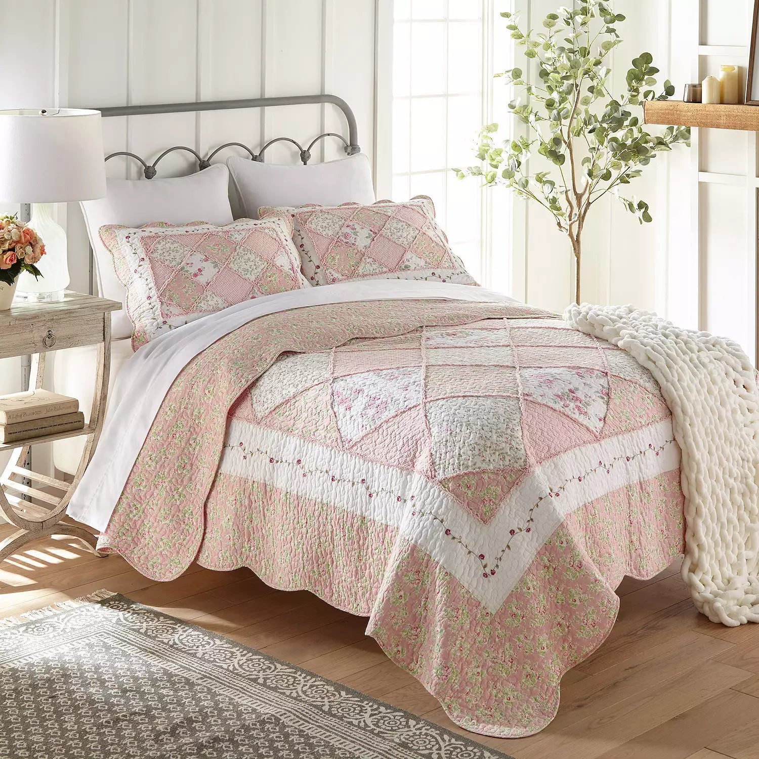 Donna Sharp Strawberry Garden Quilt & Sham Set Queen
