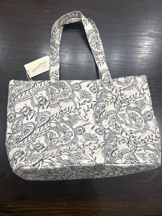 Universal Thread™ Quilted Tote Bag – Stucco Paisley Print