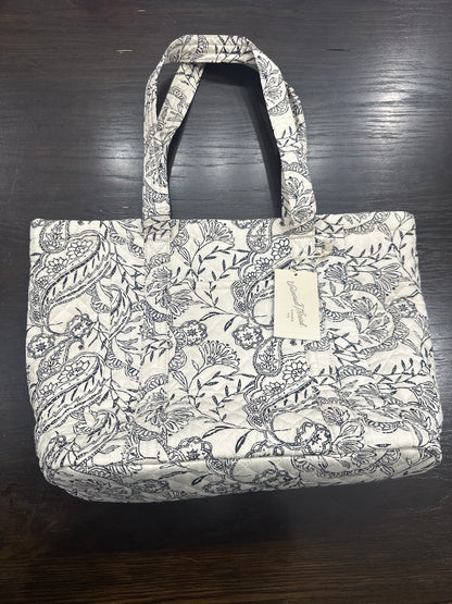 Universal Thread™ Quilted Tote Bag – Stucco Paisley Print