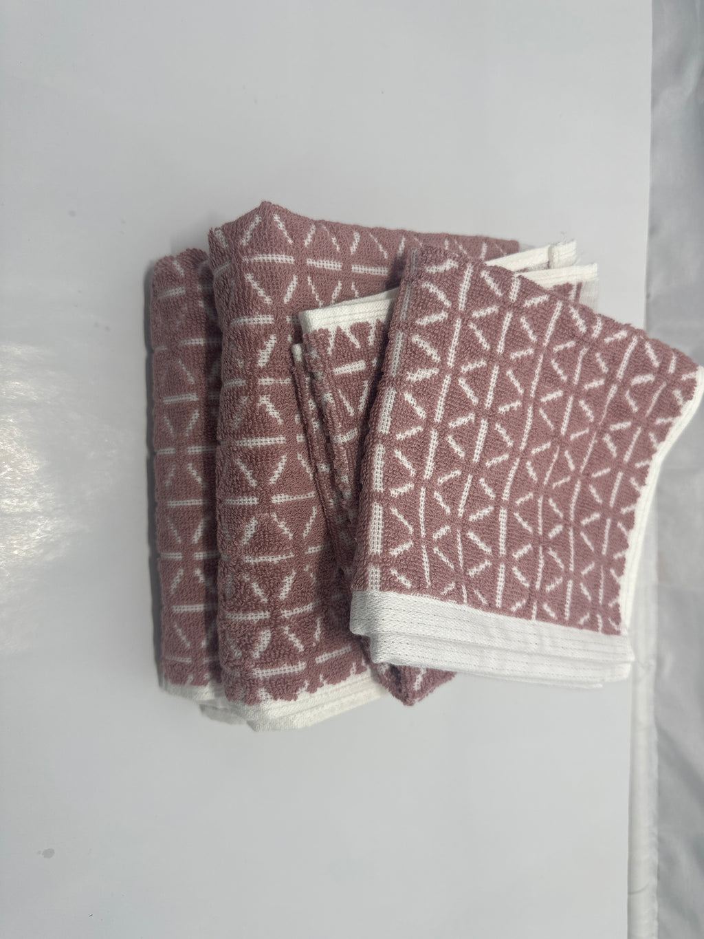 Threshold Mauve Towel Set – 2 Hand Towels + 2 Washcloths (Geometric Pattern)