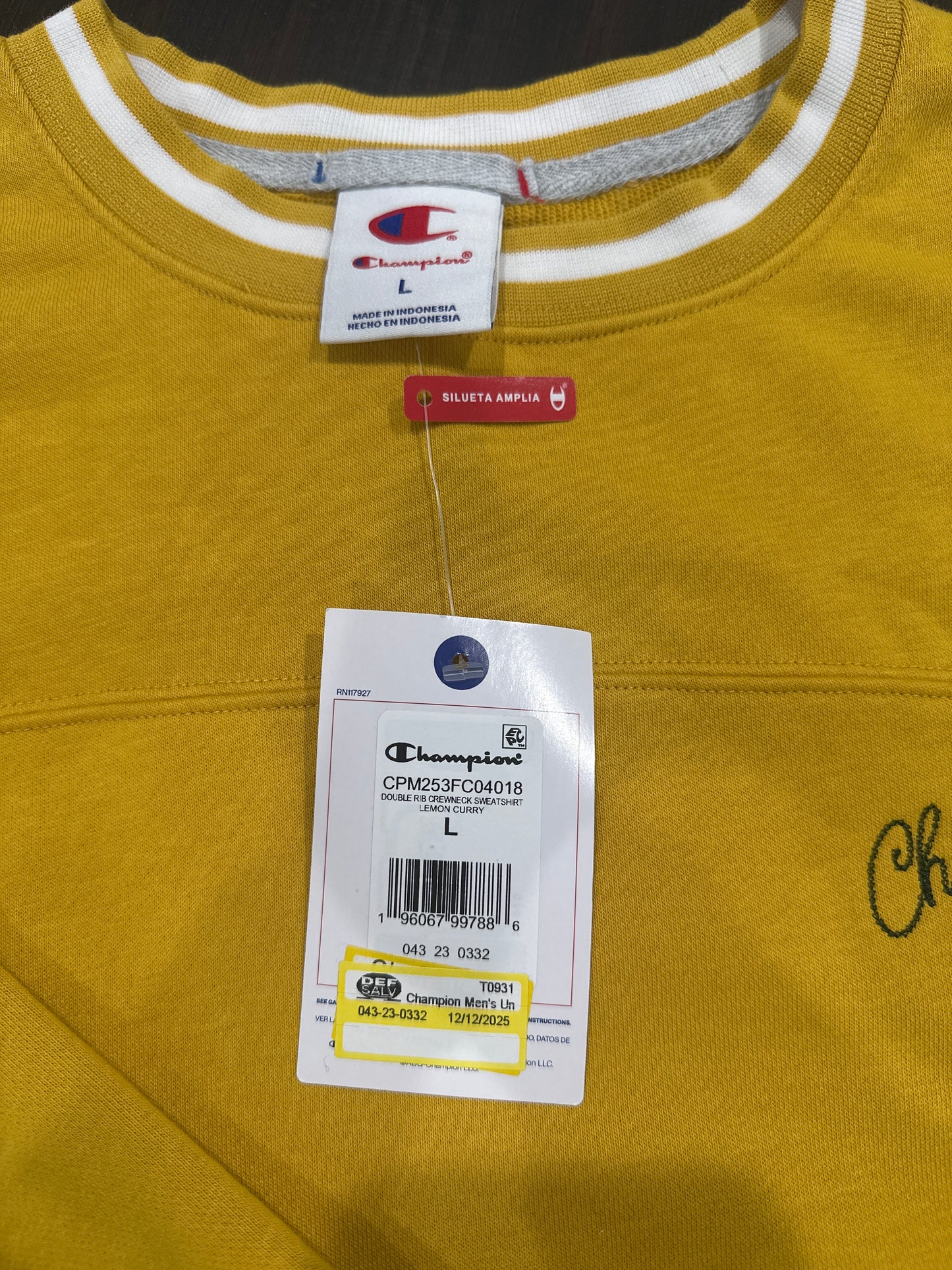 Champion Men's University Small Script Sweatshirt - Lemon Curry