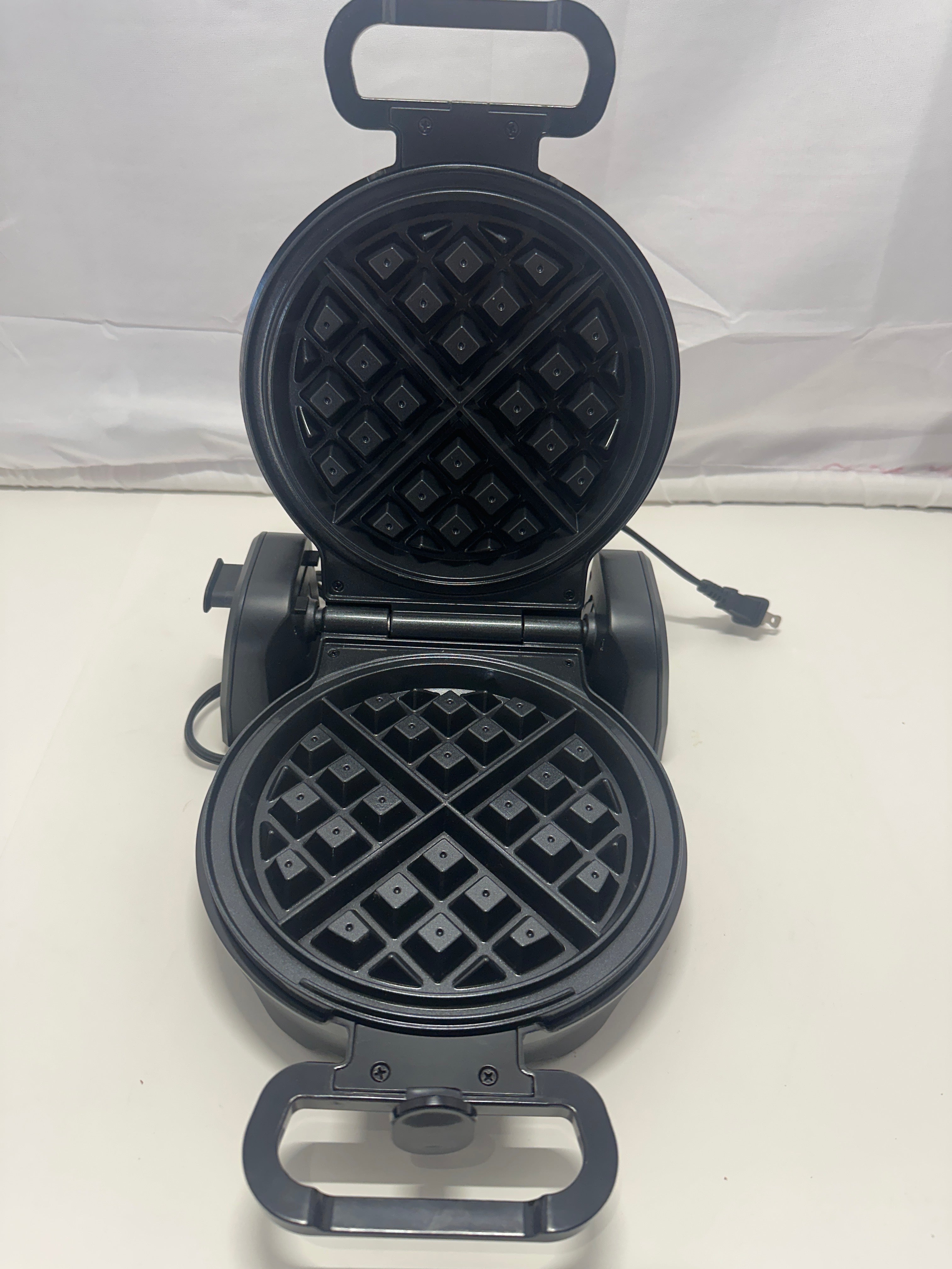 Toastmaster Flip-Over Belgian Waffle Maker – 7-Inch Golden Waffles