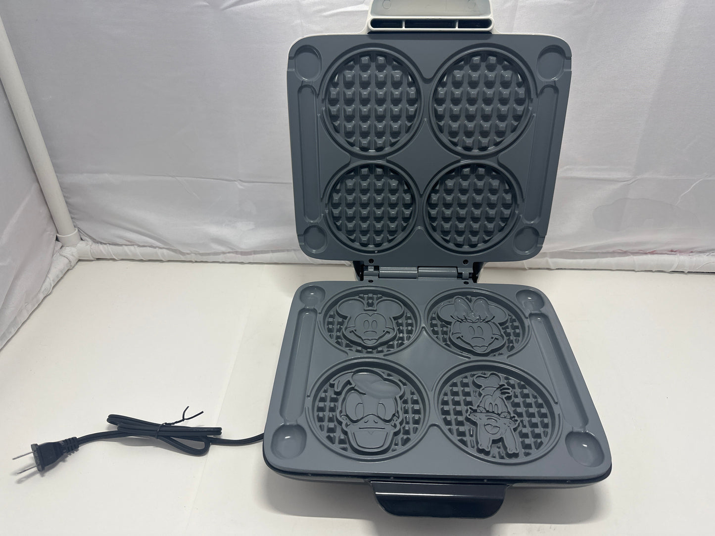 Disney Dash No-Drip Waffle Maker – Mickey & Friends Character Waffles