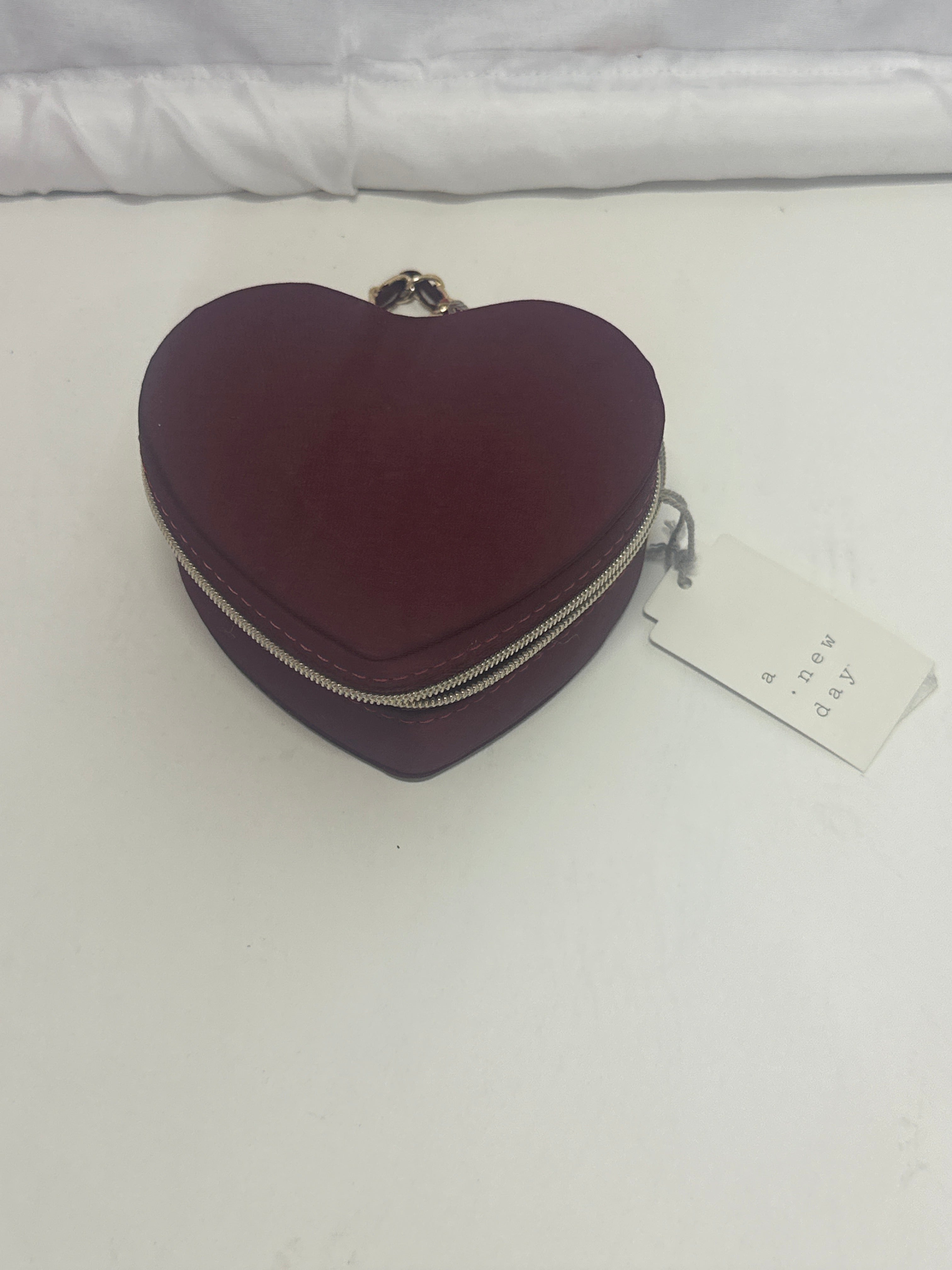Heart-Shaped Zippered Travel Jewelry Case