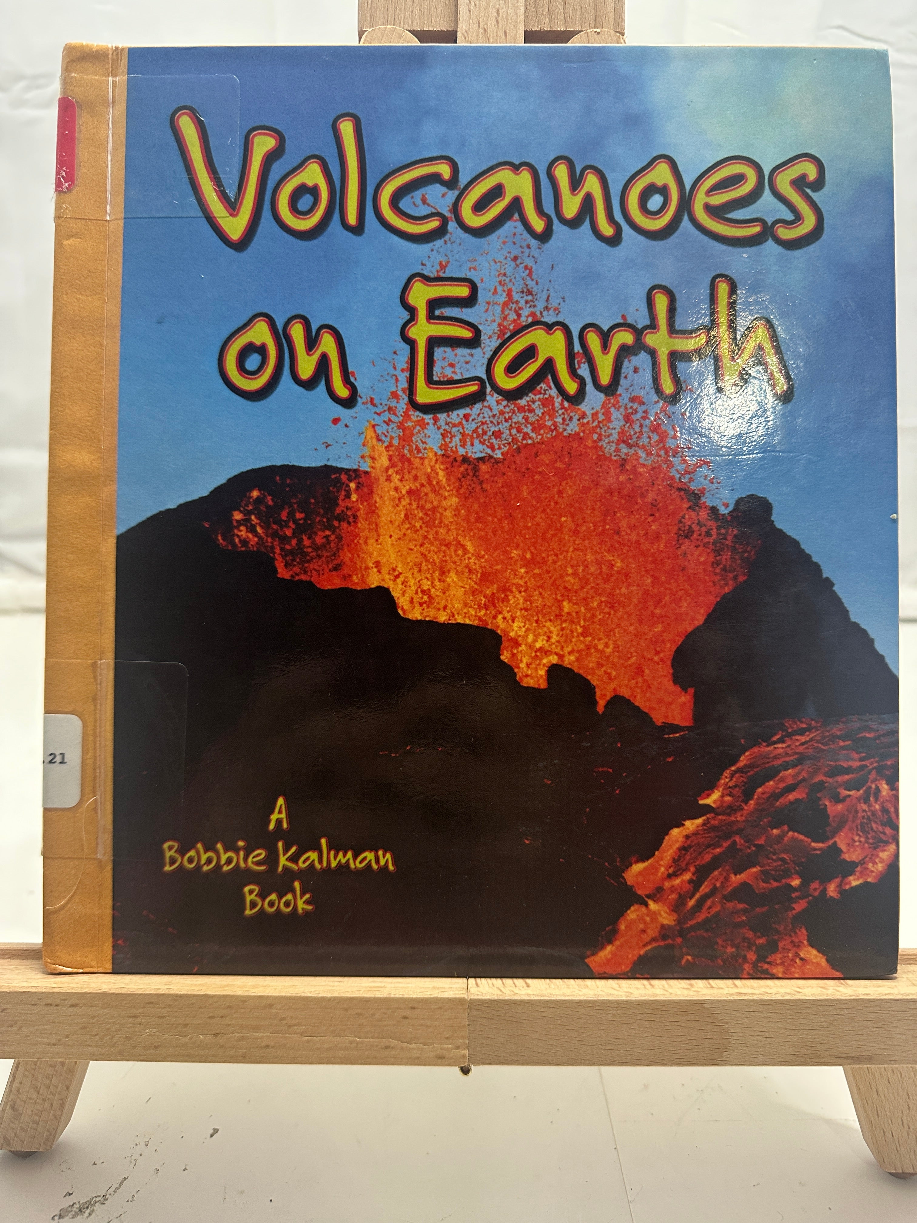 Volcanoes on Earth by Crabtree Publishing Company Hardcover Children