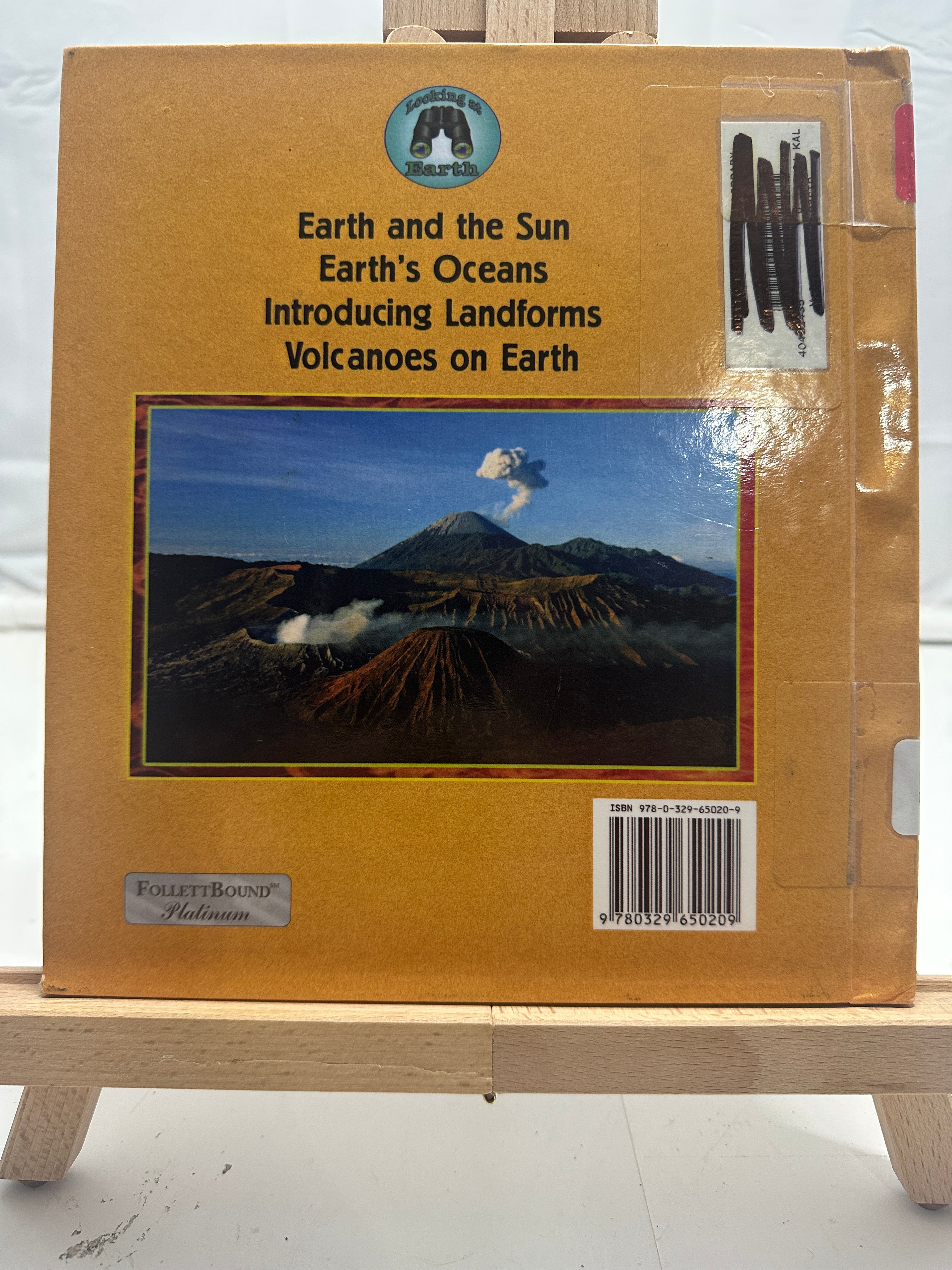 Volcanoes on Earth by Crabtree Publishing Company Hardcover Children