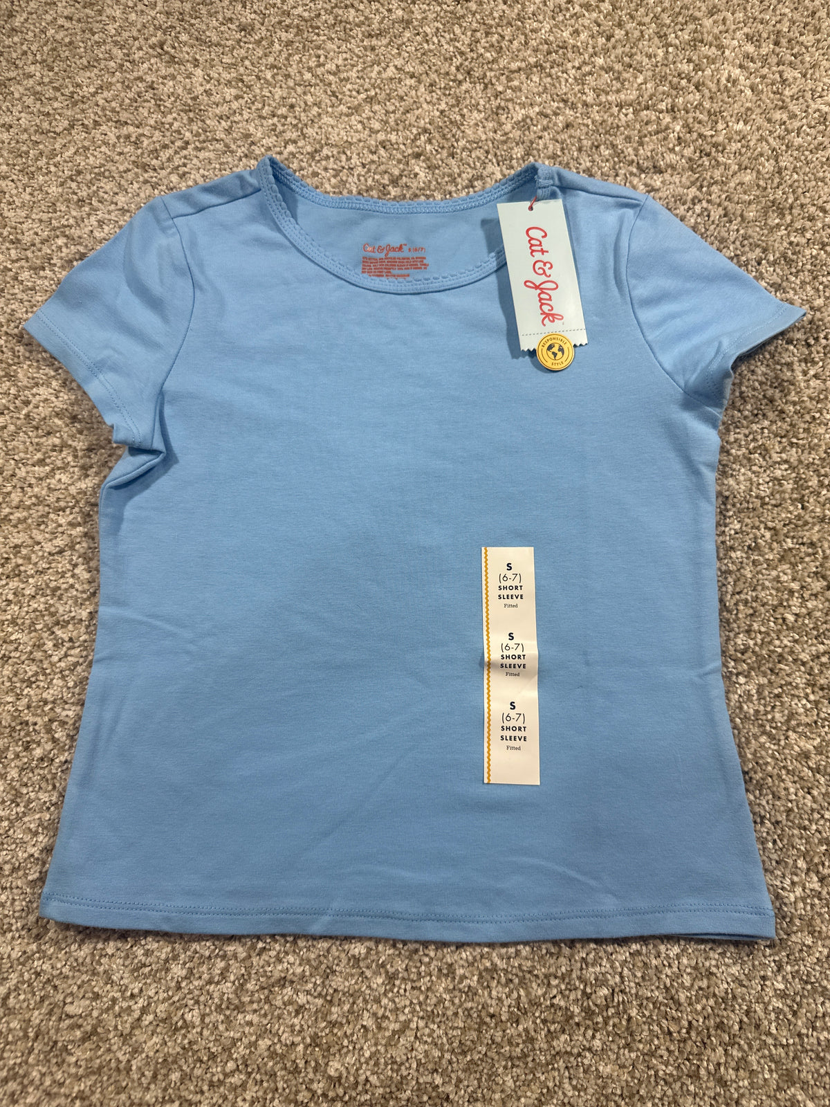 Cat & Jack girls sky blue fitted short-sleeve T-shirt, size S (6/7)
