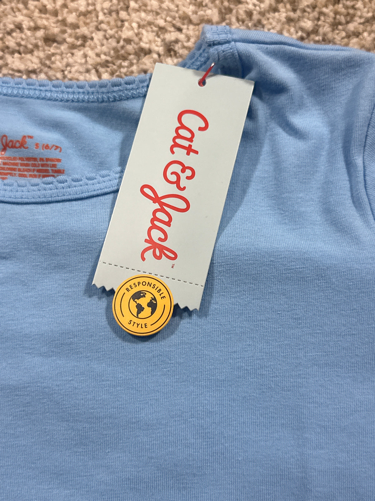 Cat & Jack girls sky blue fitted short-sleeve T-shirt, size S (6/7)