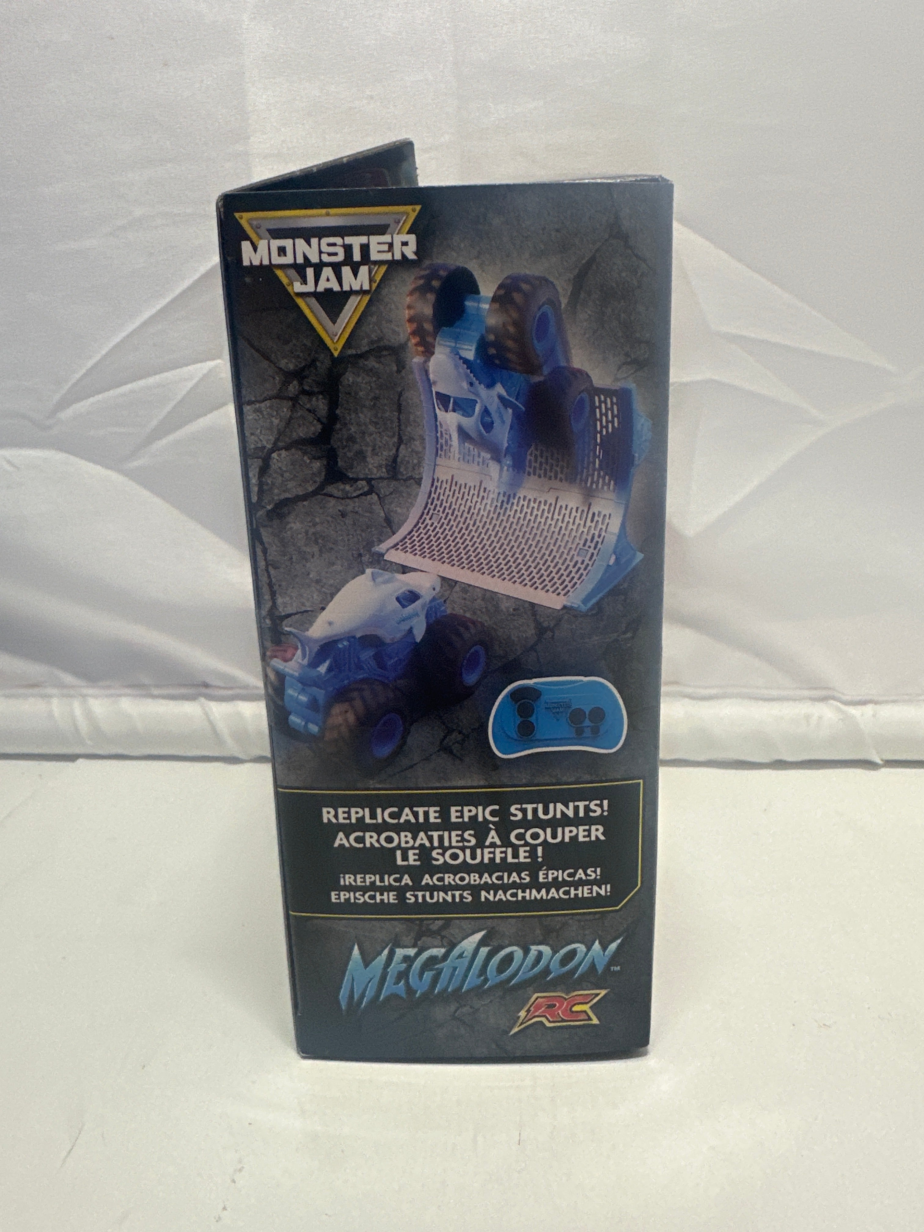 Monster Jam Megalodon RC Monster Truck with Ramp Controller