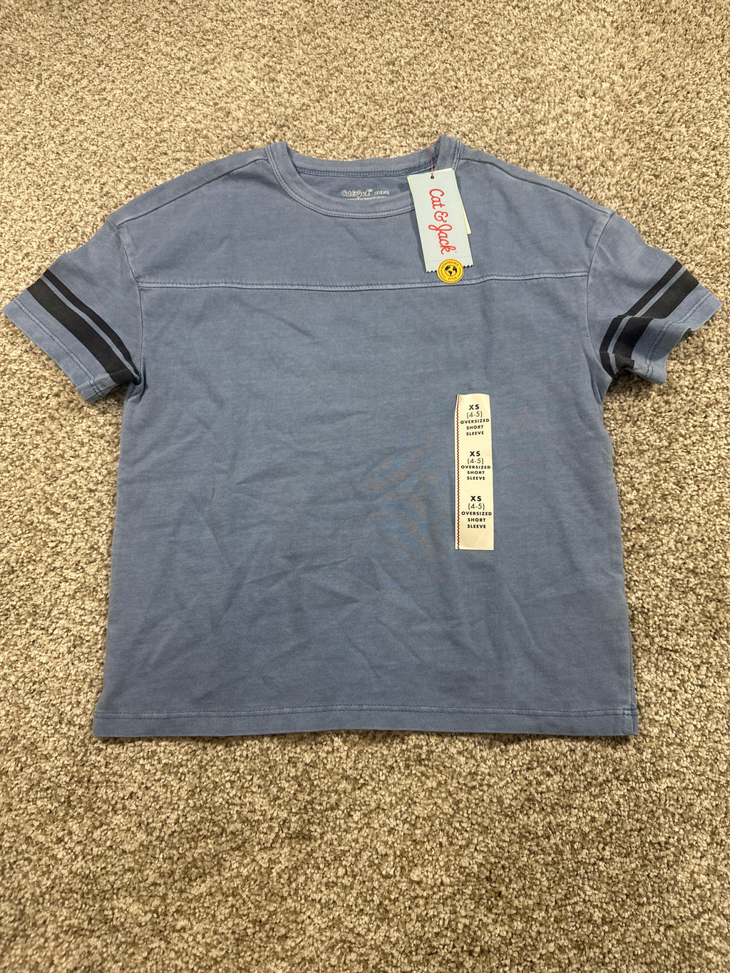 Cat & Jack kids blue oversized stripe sleeve T-shirt, size XS 4/5