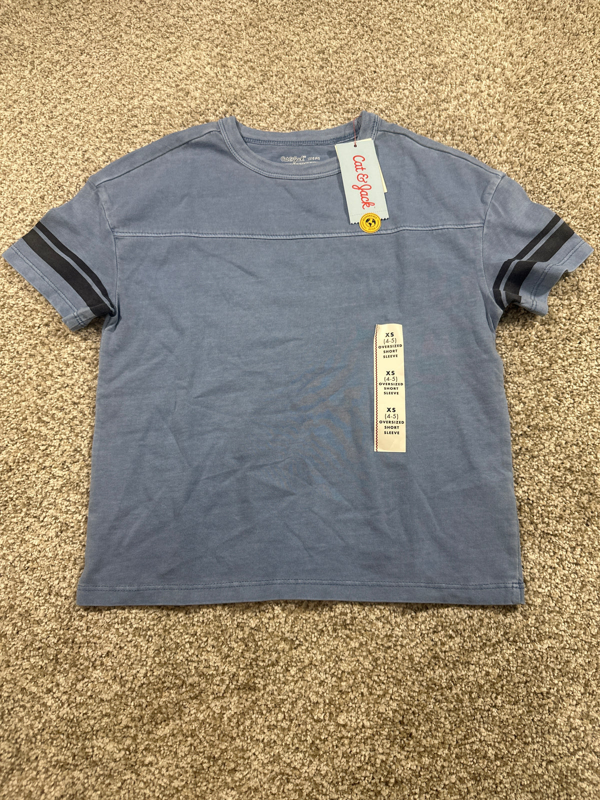 Cat & Jack kids blue oversized stripe sleeve T-shirt, size XS 4/5