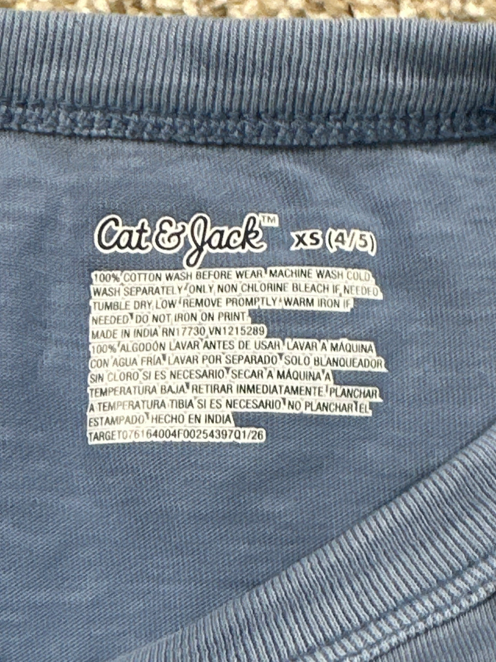 Cat & Jack kids blue oversized stripe sleeve T-shirt, size XS 4/5