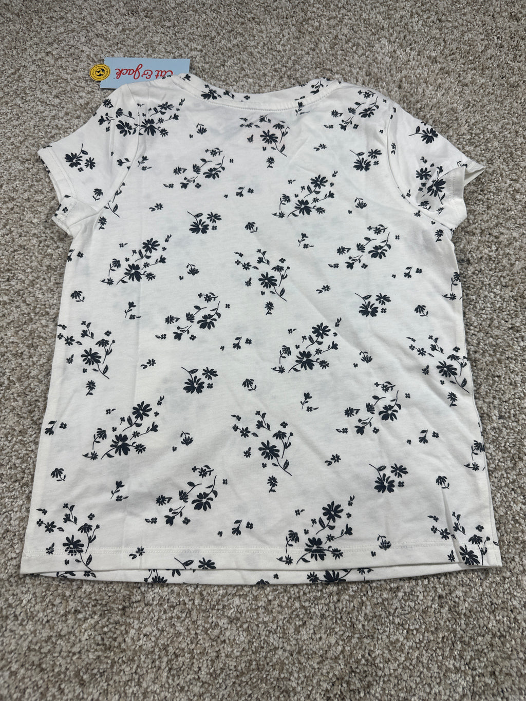 Cat & Jack girls black and white floral classic short-sleeve T-shirt, size S (6/7)
