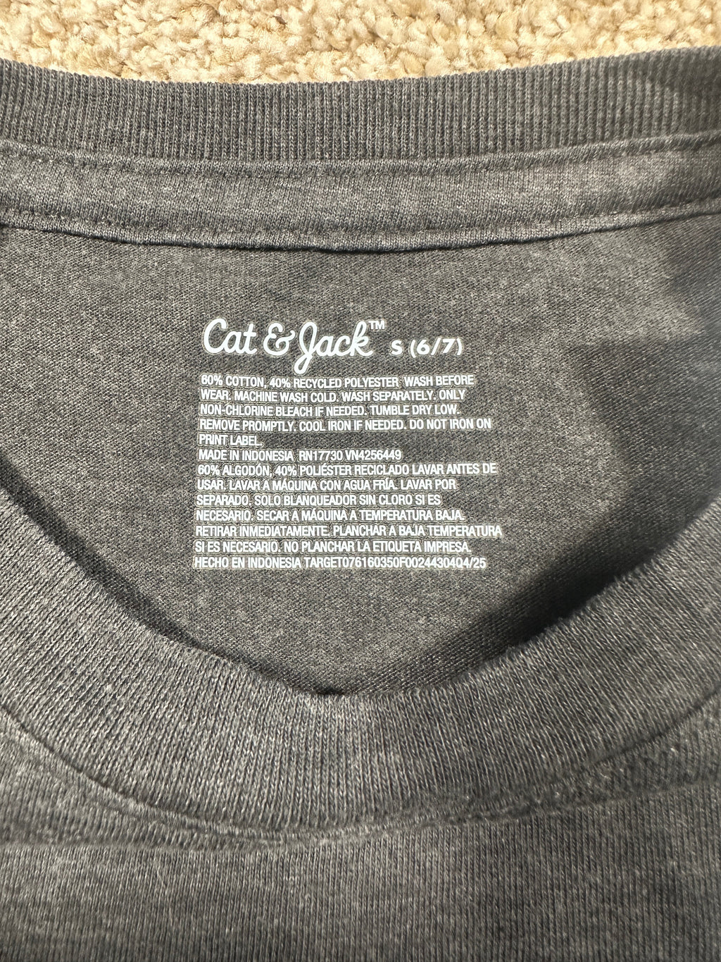 Cat & Jack kids charcoal gray classic short sleeve pocket T-shirt, size S 6/7