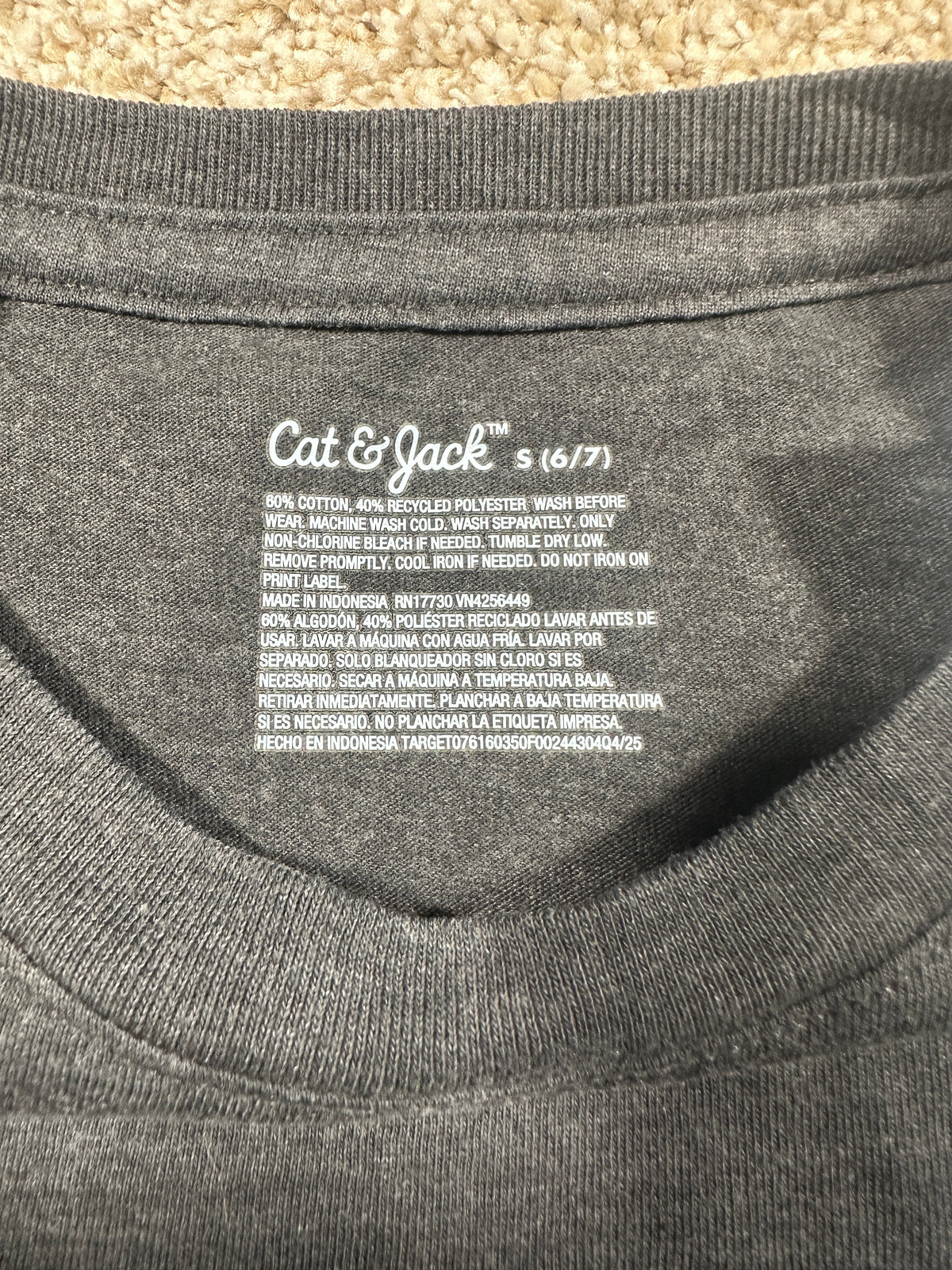 Cat & Jack kids charcoal gray classic short sleeve pocket T-shirt, size S 6/7