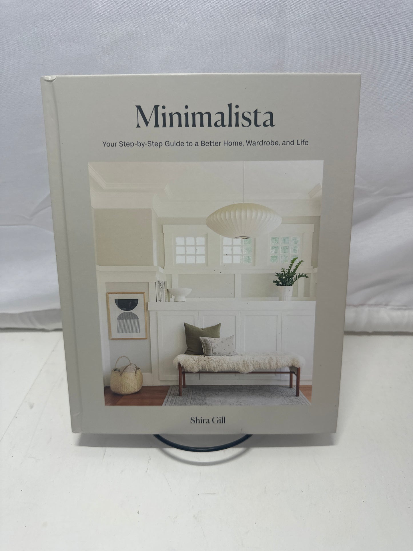 Minimalista – Your Step-by-Step Guide to a Better Home, Wardrobe, and Life by Shira Gill