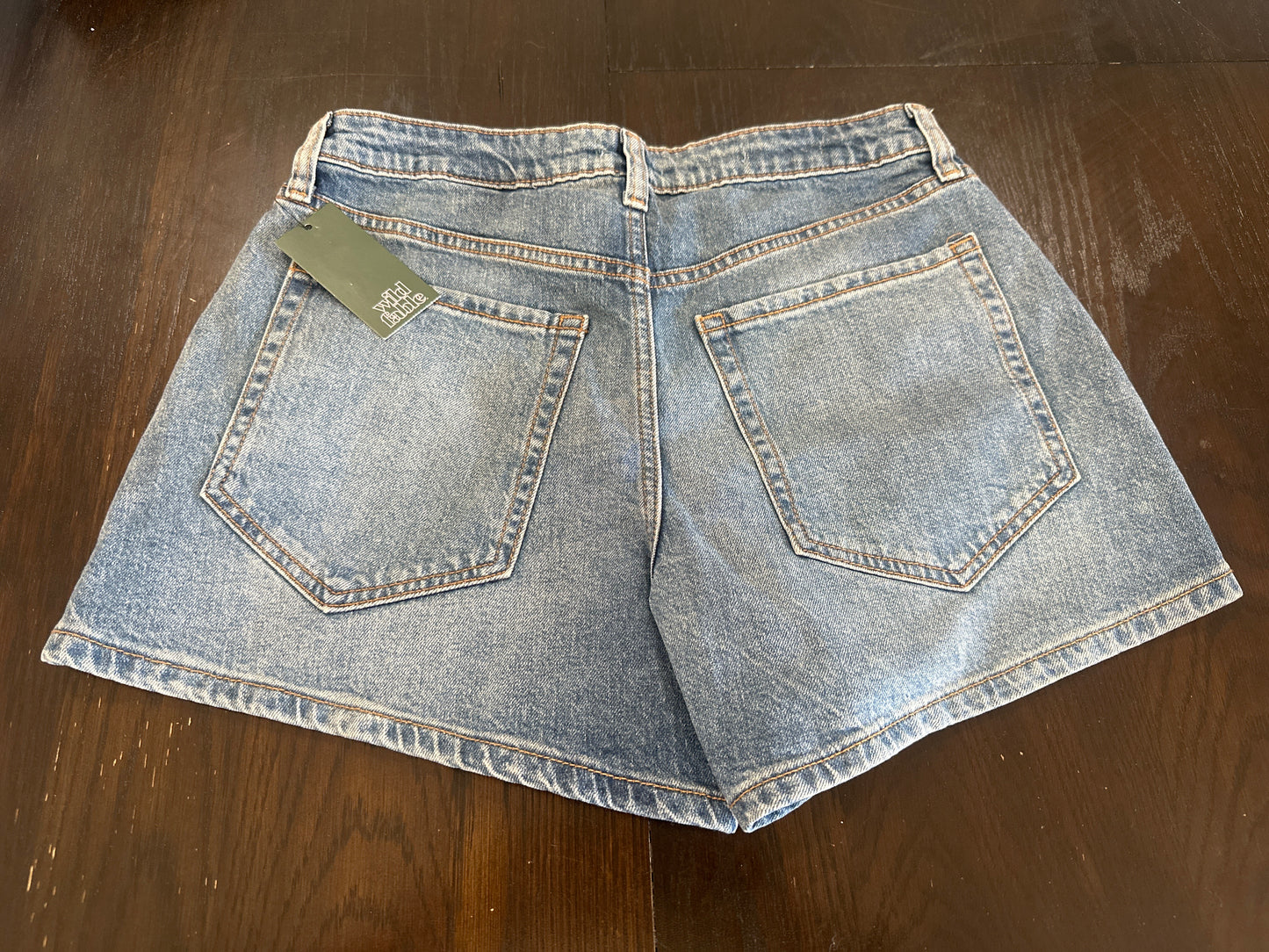 Wild Fable Women's Mid-Rise Midi Denim Shorts Blue Size 6 4" Inseam Low Stretch