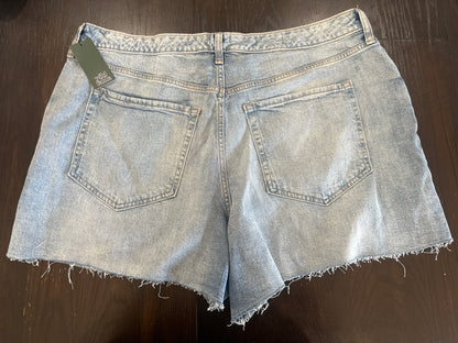 Wild Fable Women's Mid-Rise Midi Denim Shorts Light Wash Size 17 4.5" Inseam