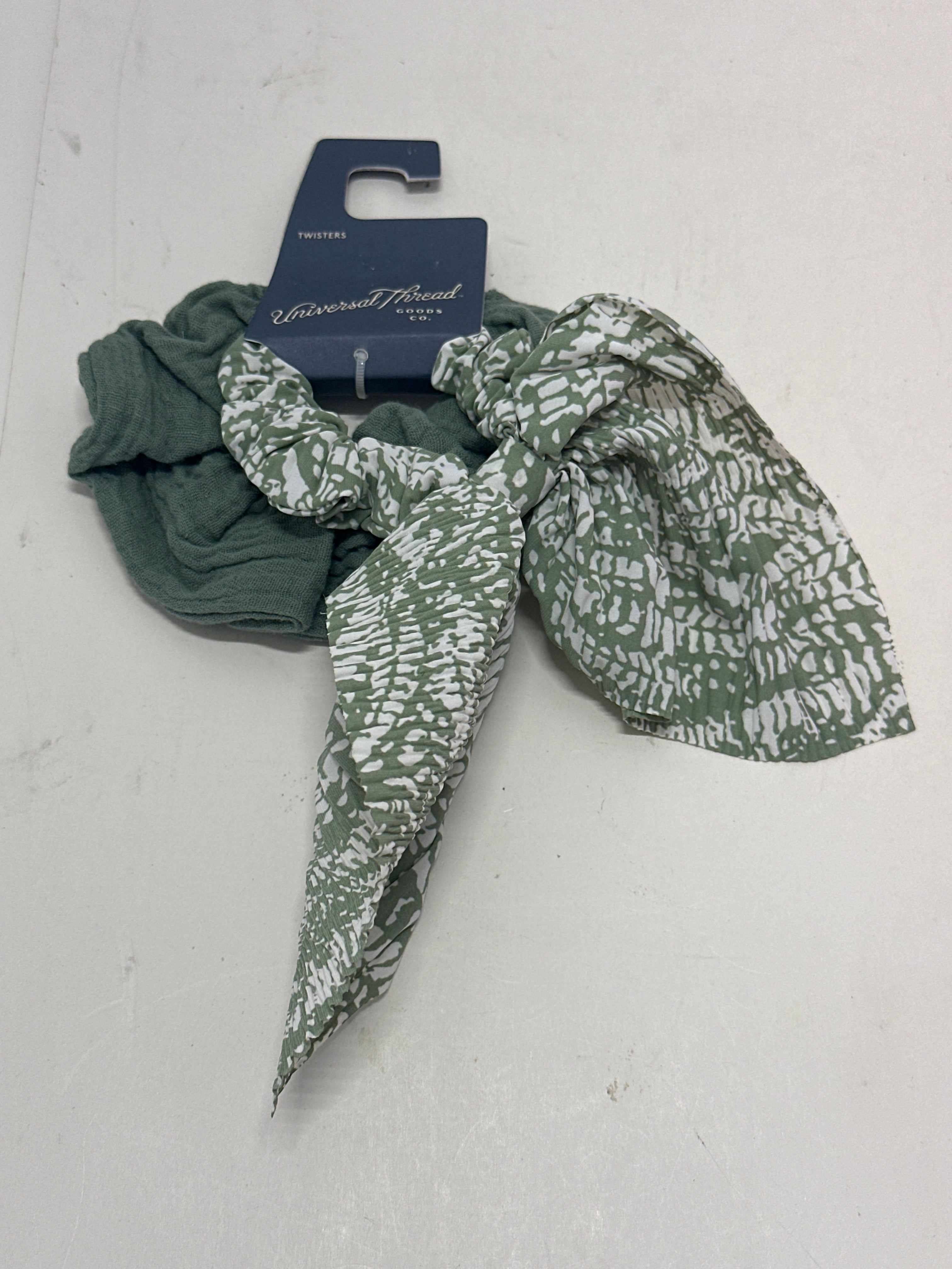 Universal Thread Scrunchie Set – Green Hair Ties with Scarf Bow