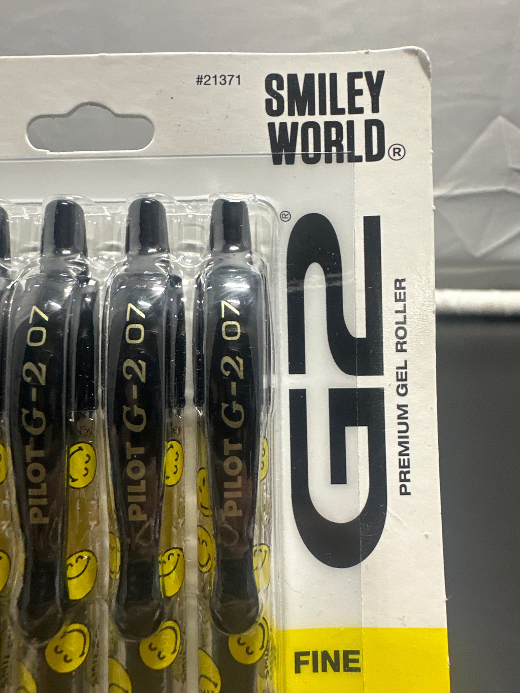 Pilot G2 Smiley World black gel pens package detail