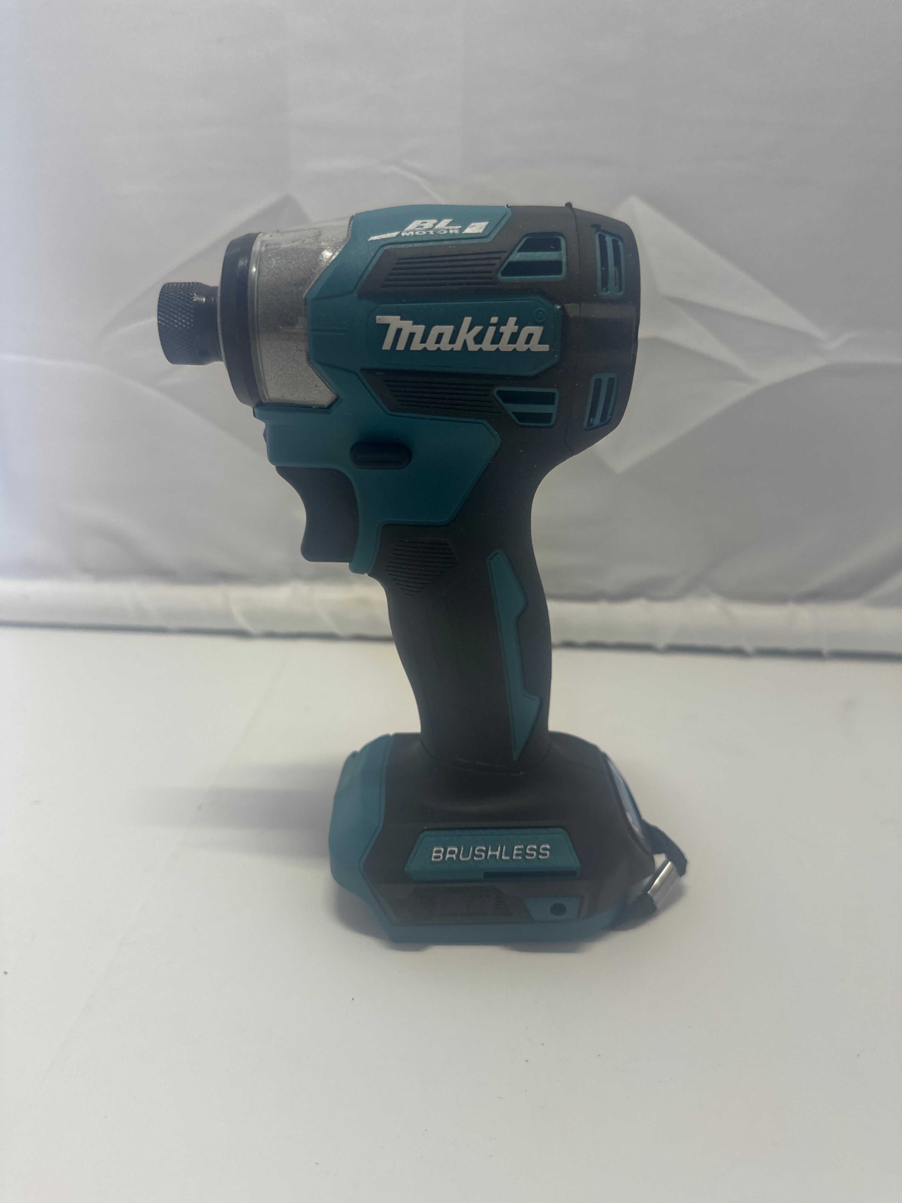 Makita XDT19Z 18V LXT Lithium‑Ion Brushless Cordless Impact Driver (Tool Only)