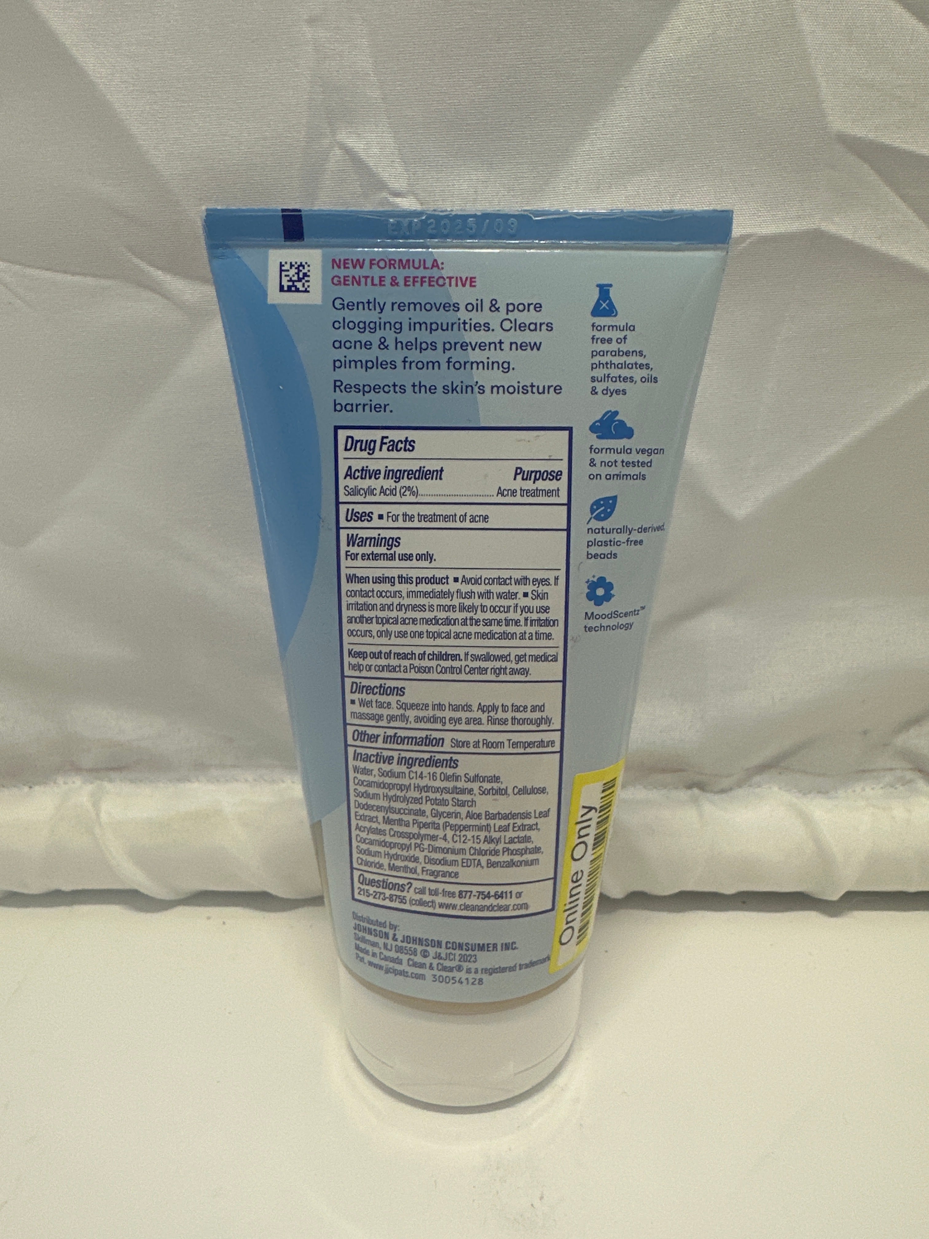Clean & Clear Acne Exfoliating Cleanser – Oil-Free (5 fl oz)