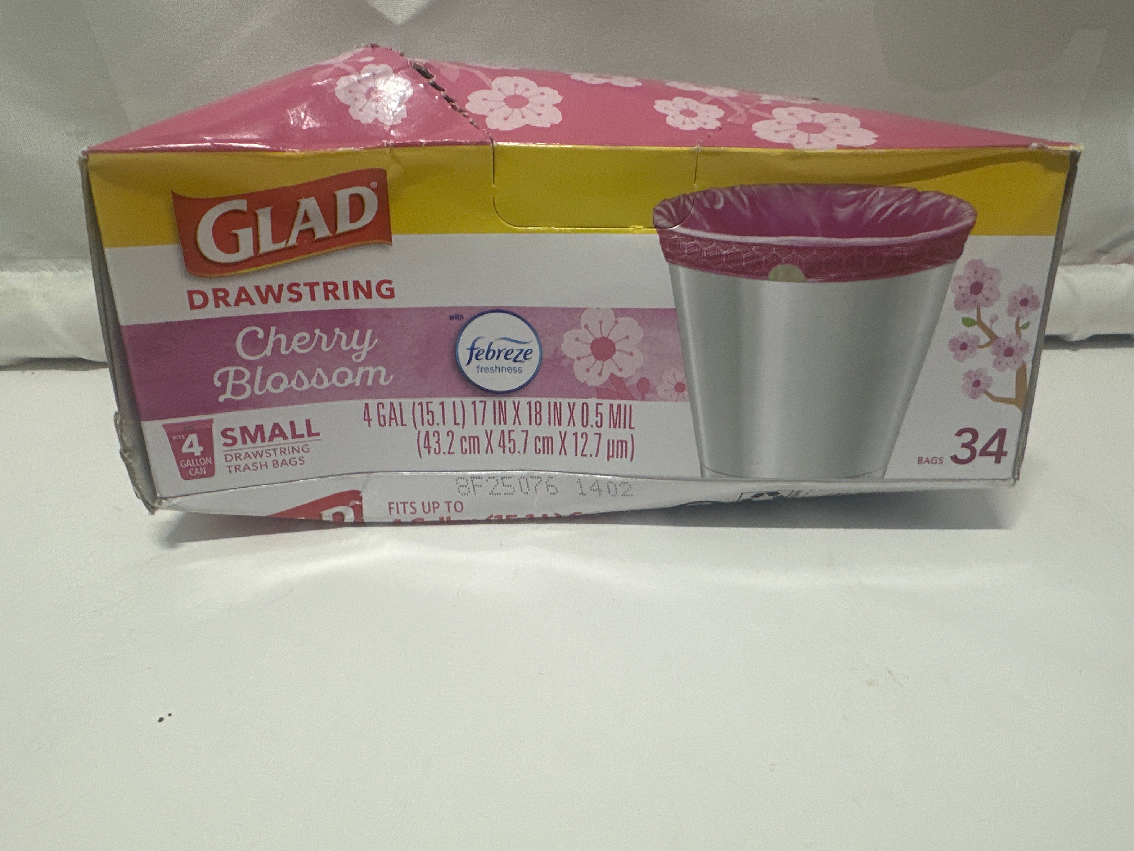 Glad Drawstring Trash Bags – Cherry Blossom Scent (4 Gallon, 34 Count)