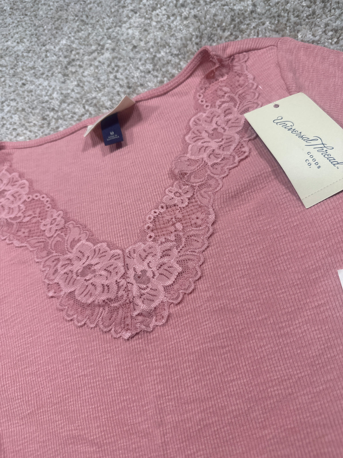 Universal Thread women's pink lace-trim ribbed short sleeve T-shirt neckline