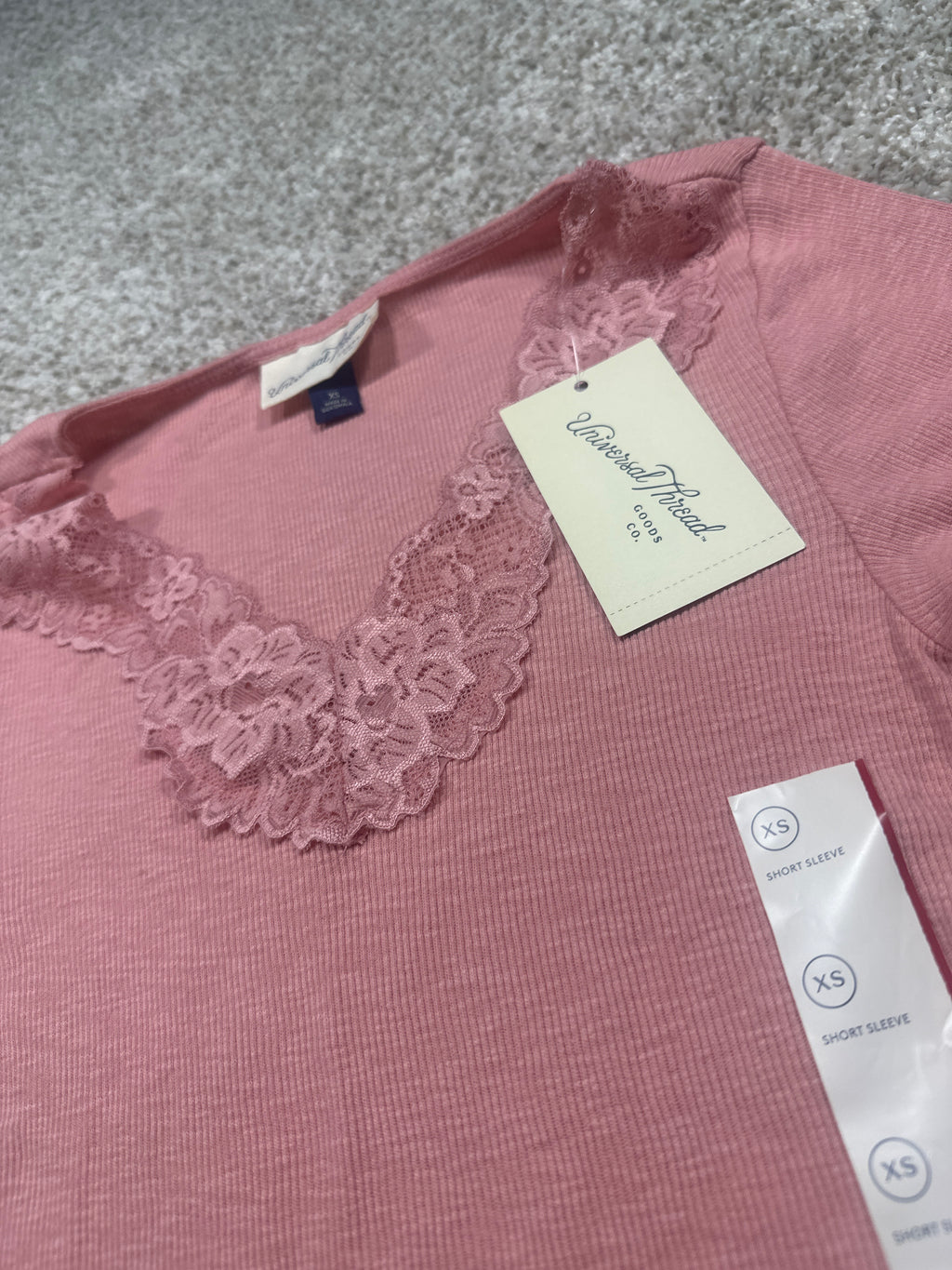Universal Thread women's pink lace-trim ribbed short sleeve T-shirt neckline