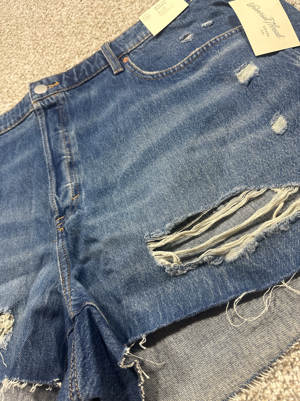 Universal Thread women's medium wash distressed jeans image 2