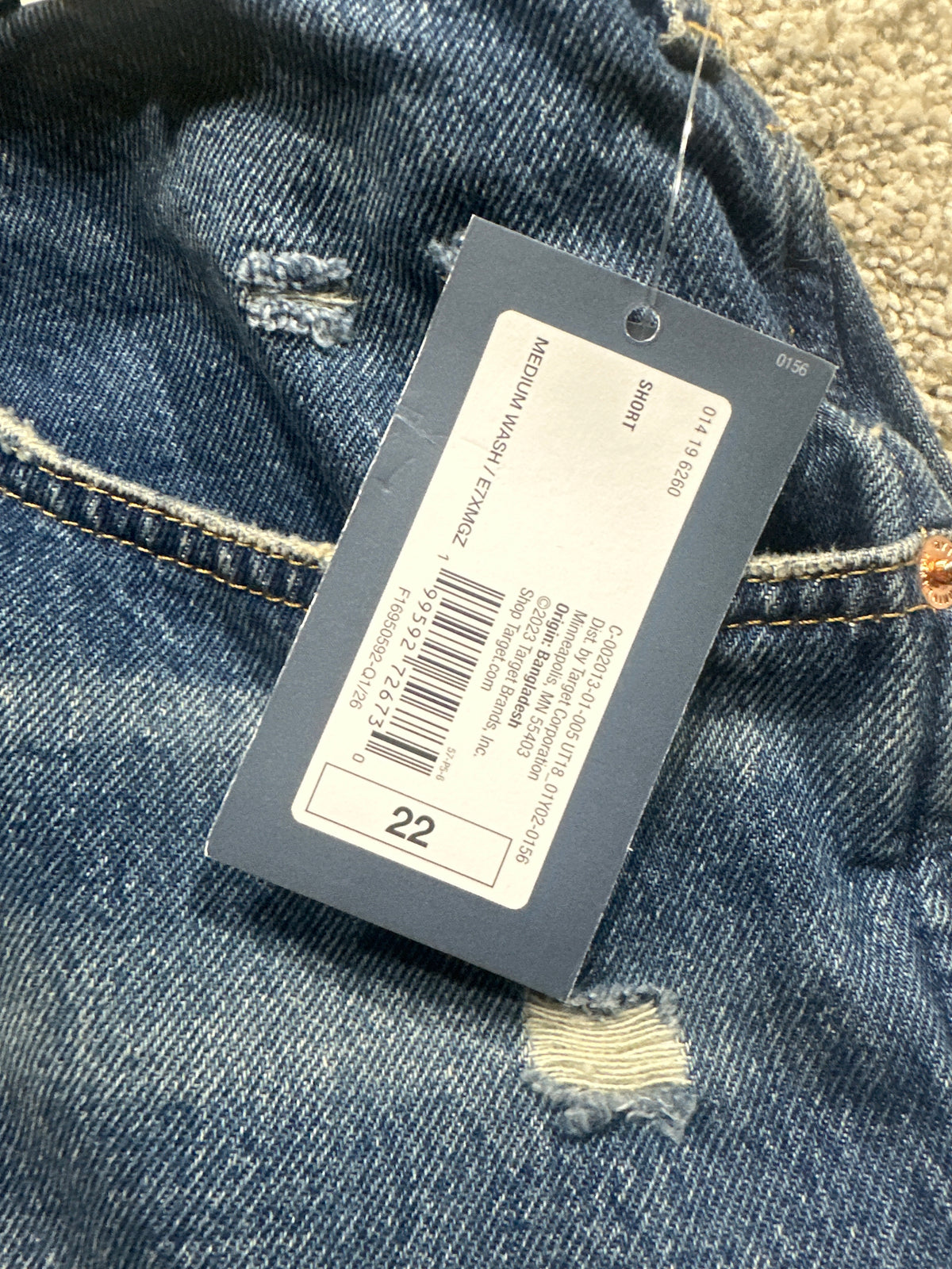 Universal Thread women's medium wash distressed jeans image 5