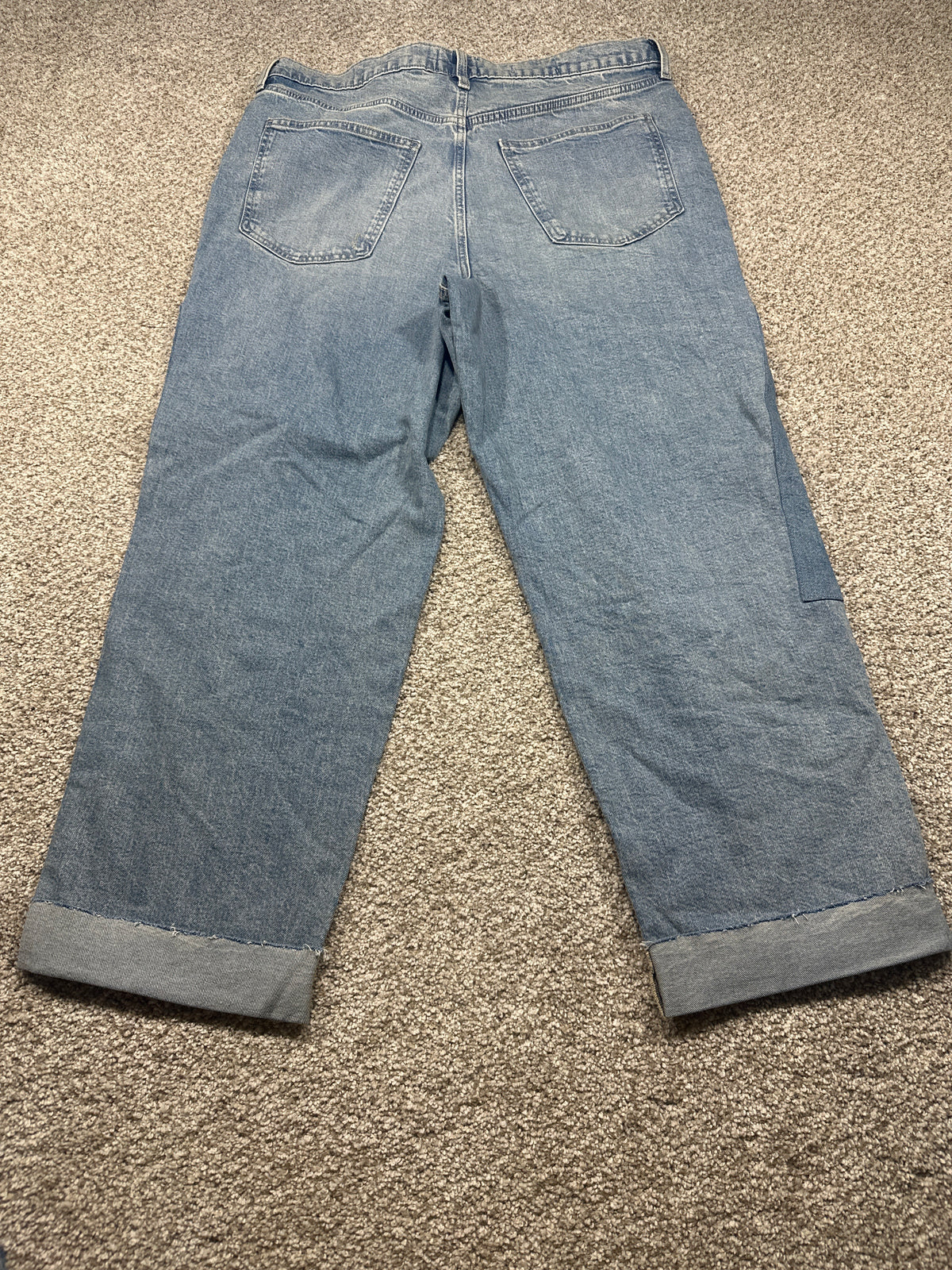 Universal Thread women’s medium wash vintage straight jeans, front fly detail