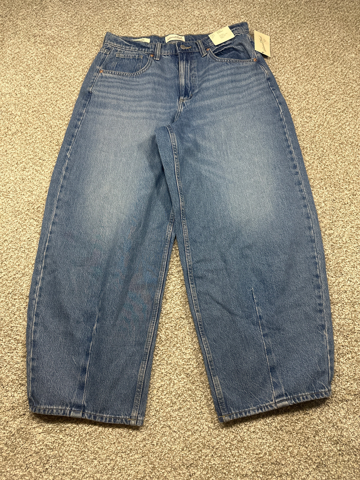 Universal Thread women’s medium wash high-rise easy barrel jeans, front view