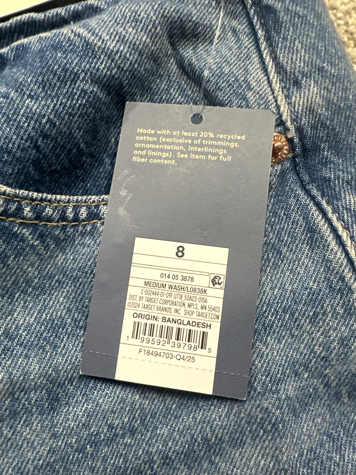 Universal Thread jeans material label and size 8 retail tag