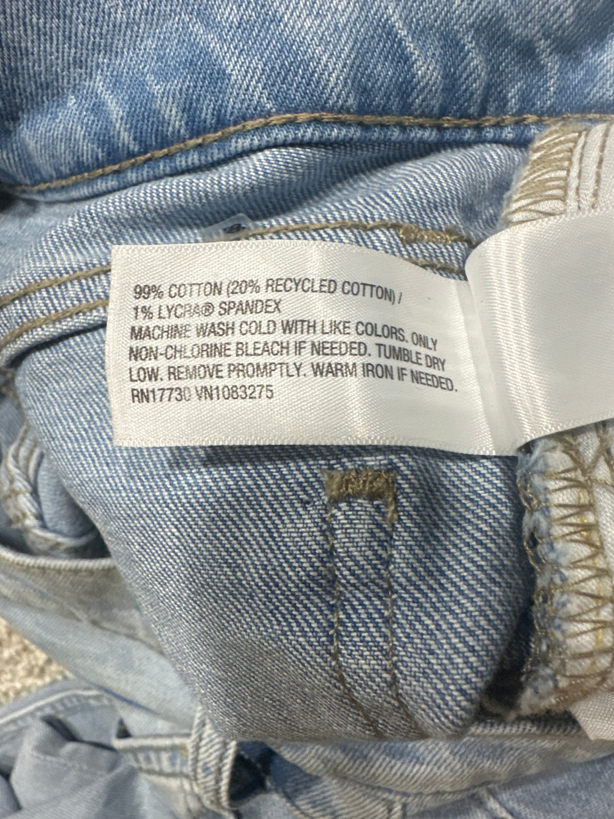 Universal Thread jeans material label