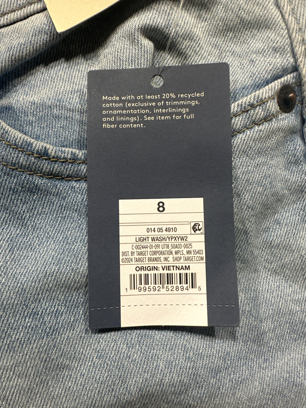 Universal Thread size 8 retail tag and barcode