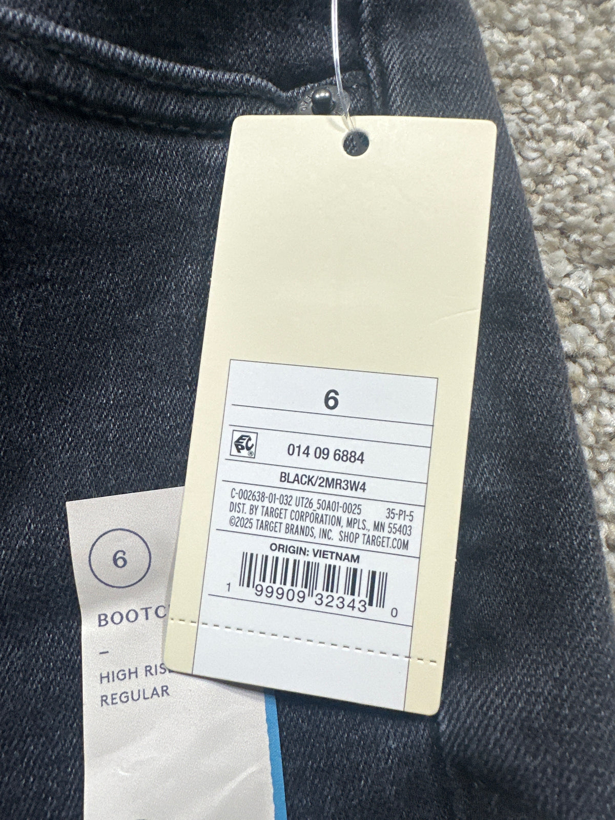 Universal Thread size 6 regular black bootcut jeans retail tag and barcode
