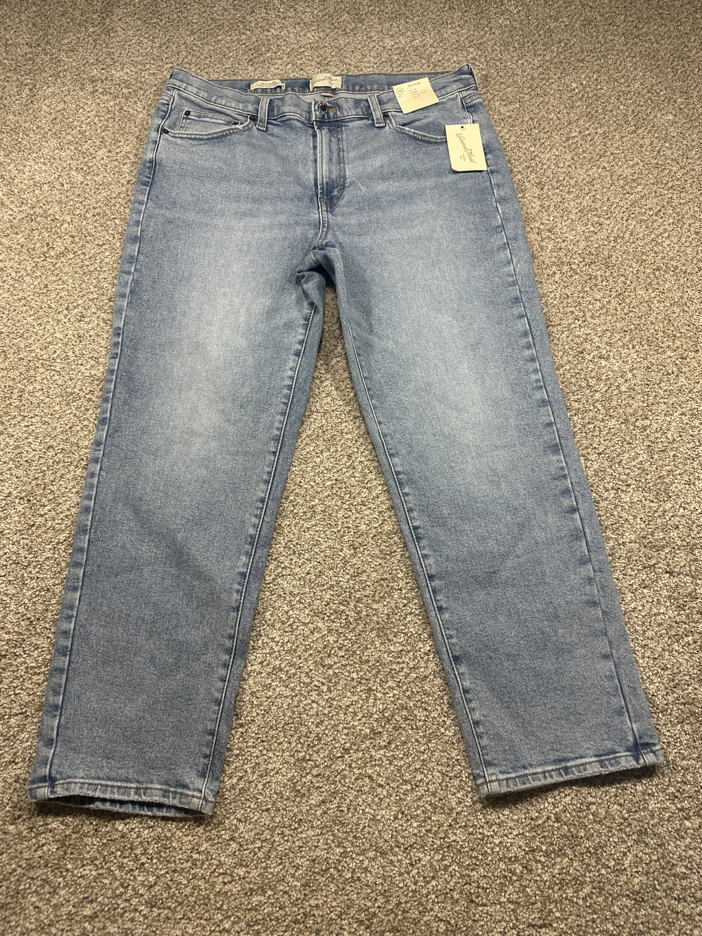 Universal Thread women’s medium wash 90s slim jeans, front view