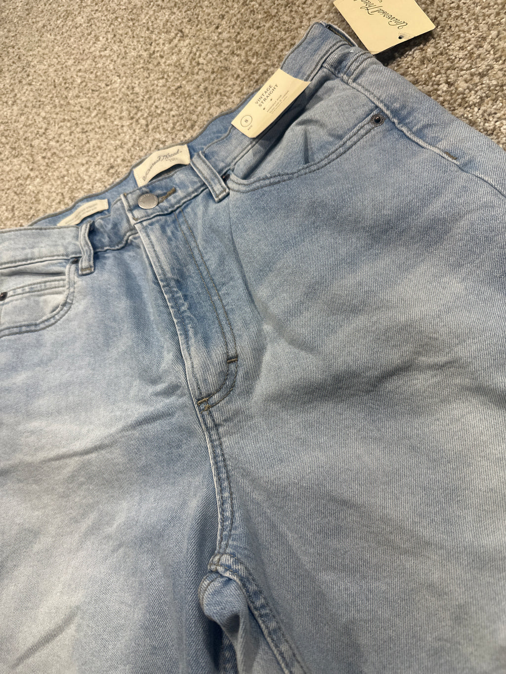 Universal Thread size 8 light wash vintage straight jeans tag