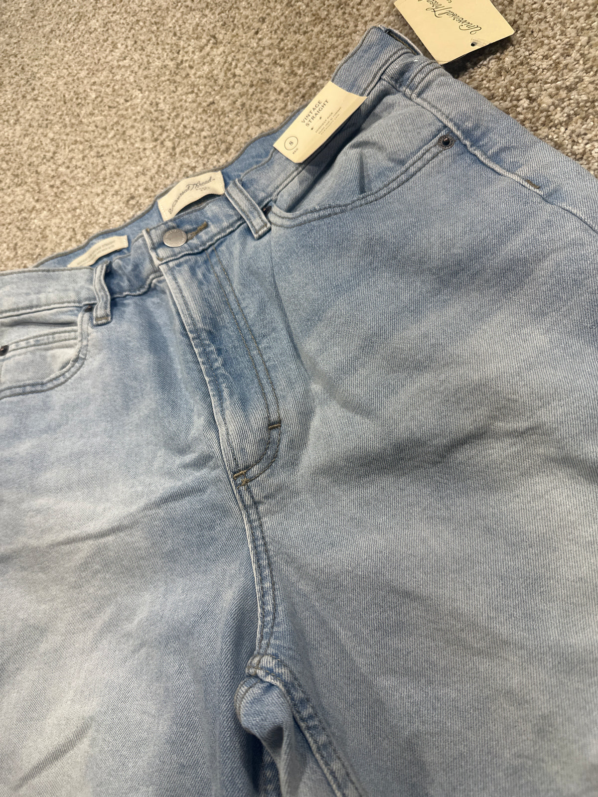 Universal Thread size 8 light wash vintage straight jeans tag