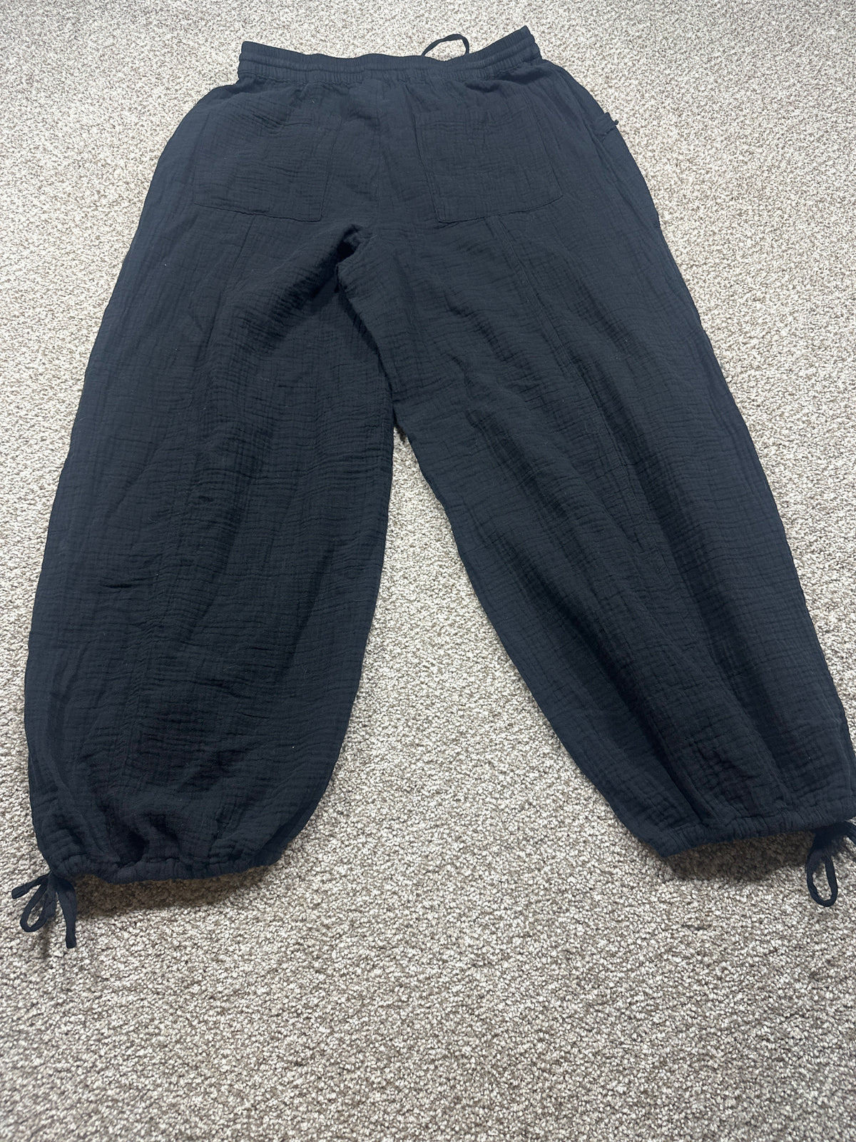 Universal Thread women’s black cotton gauze drawstring pants back view