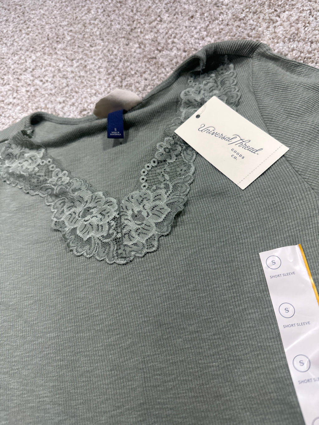 Universal Thread green ribbed T-shirt floral lace V-neck detail