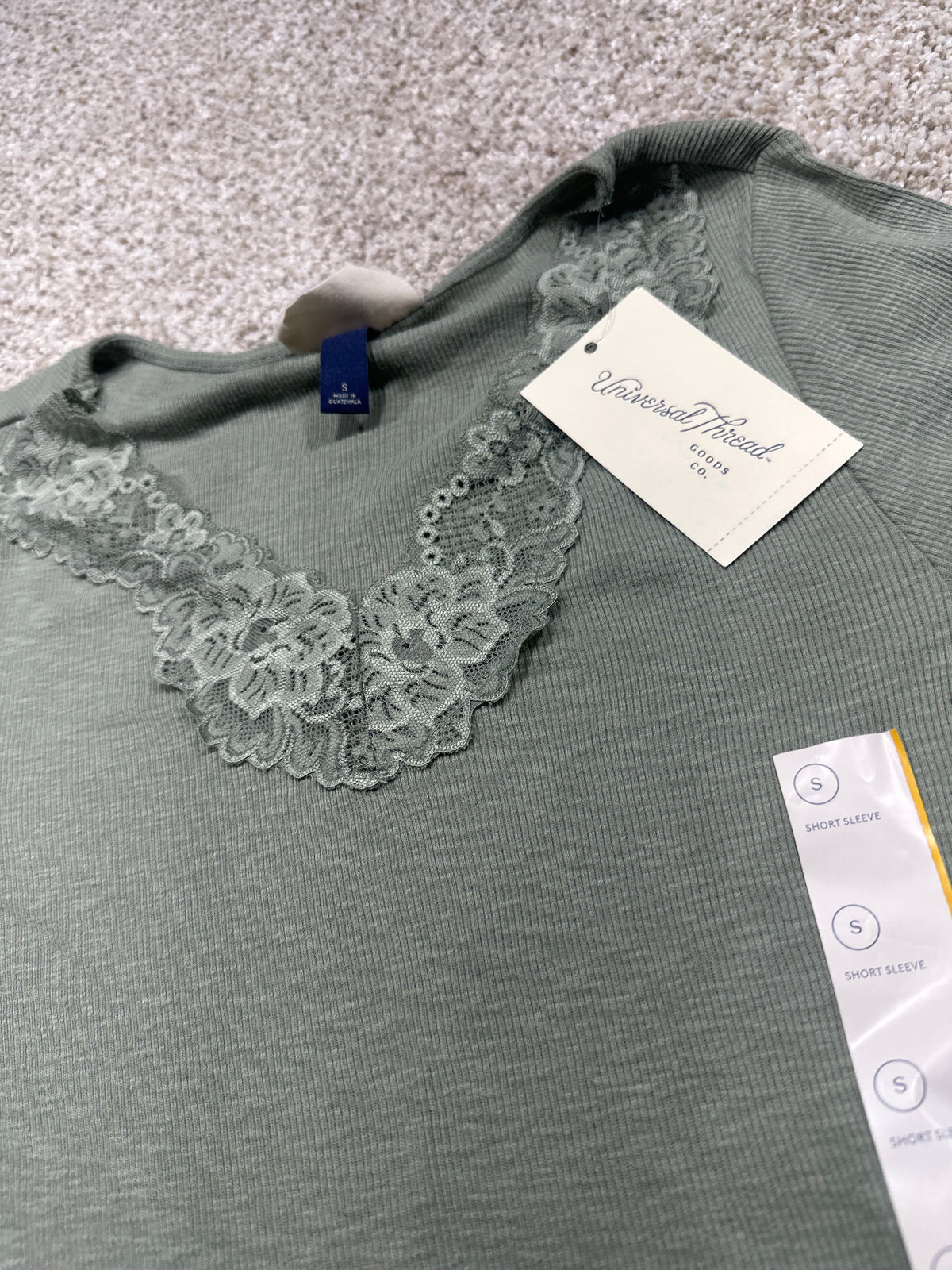 Universal Thread green ribbed T-shirt floral lace V-neck detail