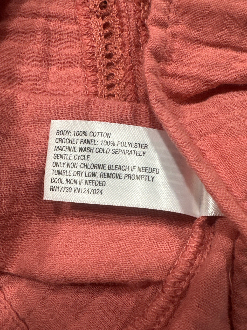 Universal Thread blouse material label showing cotton body and polyester crochet panel