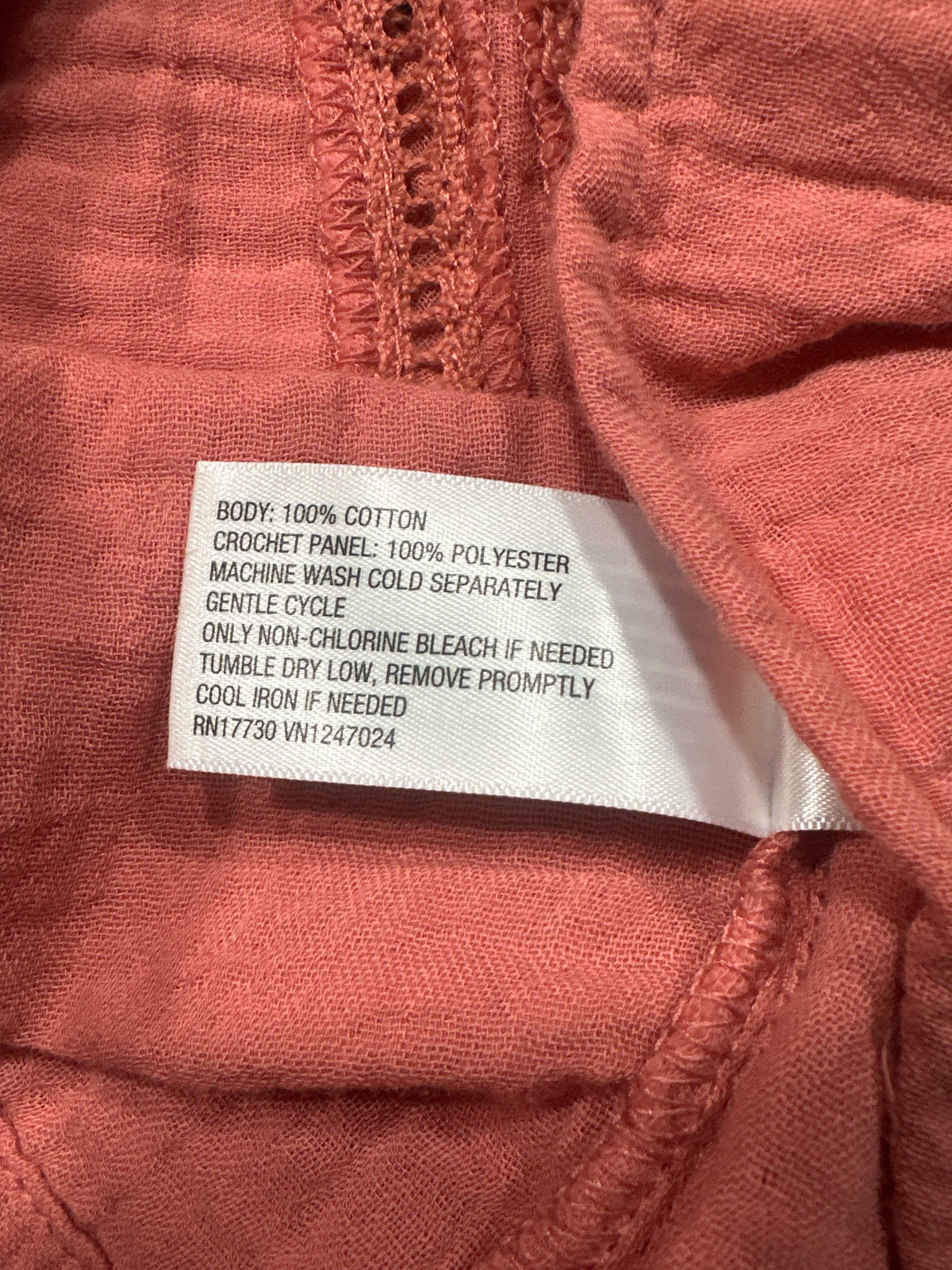Universal Thread blouse material label showing cotton body and polyester crochet panel