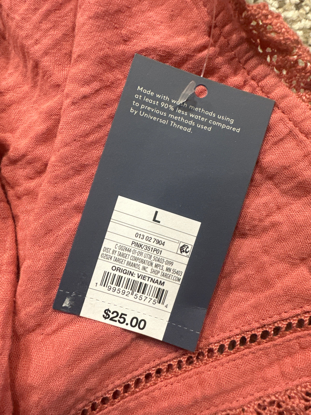 Universal Thread retail tag showing large size and UPC