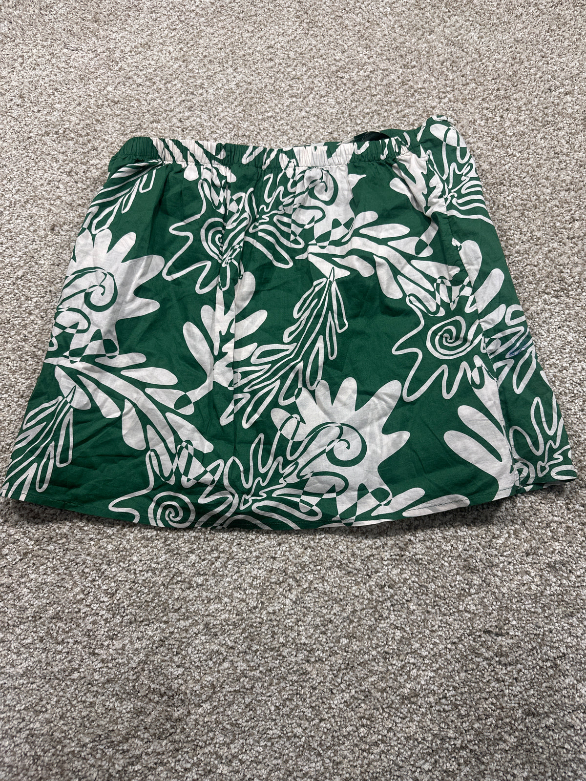 Universal Thread women’s green and white printed wrap skirt back view